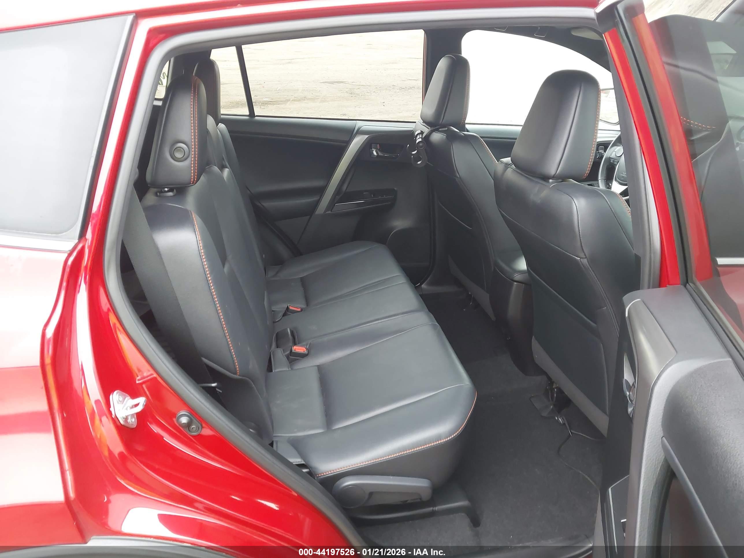 TOYOTA RAV4 image 8
