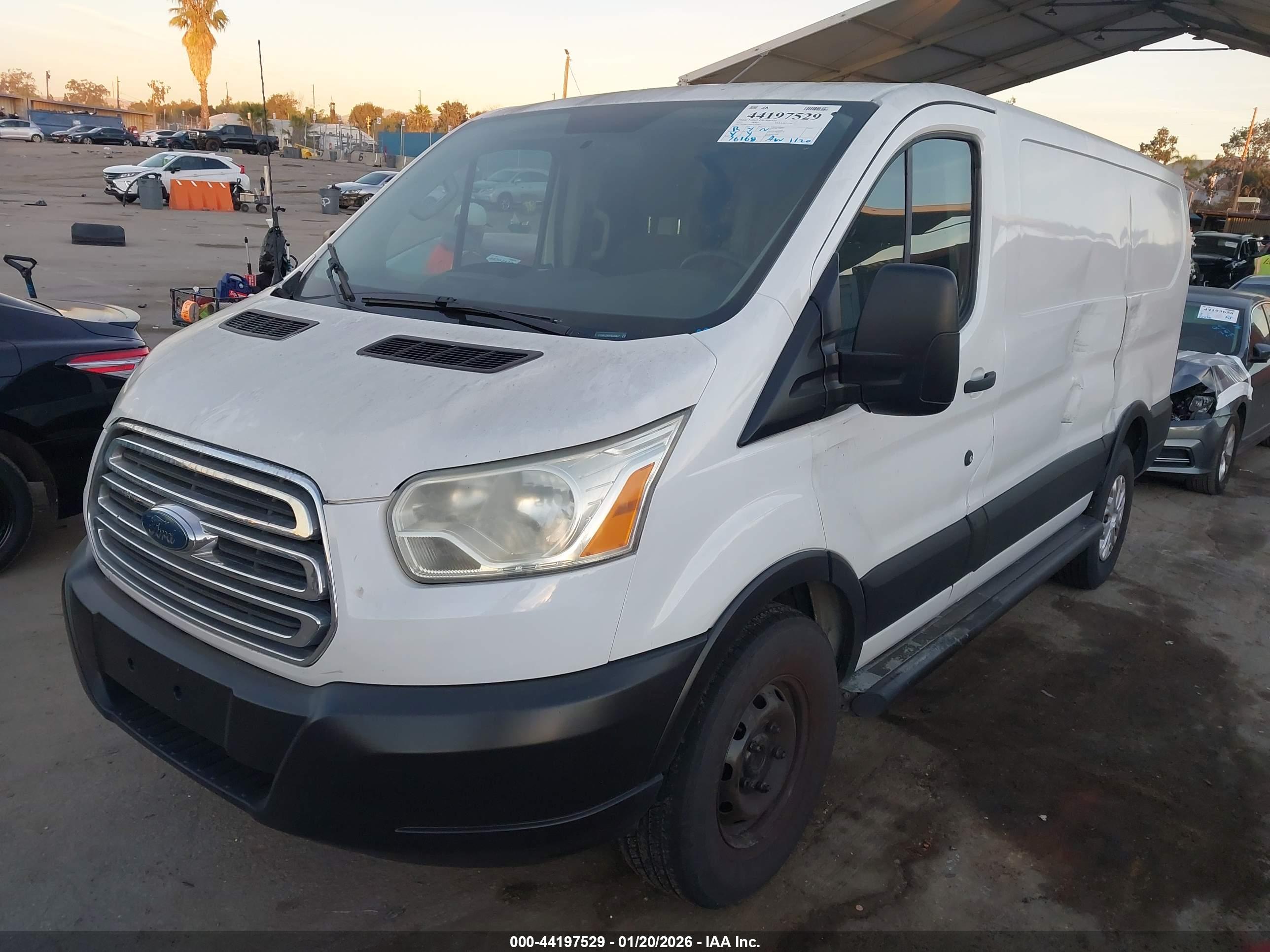 FORD TRANSIT-250 image 2