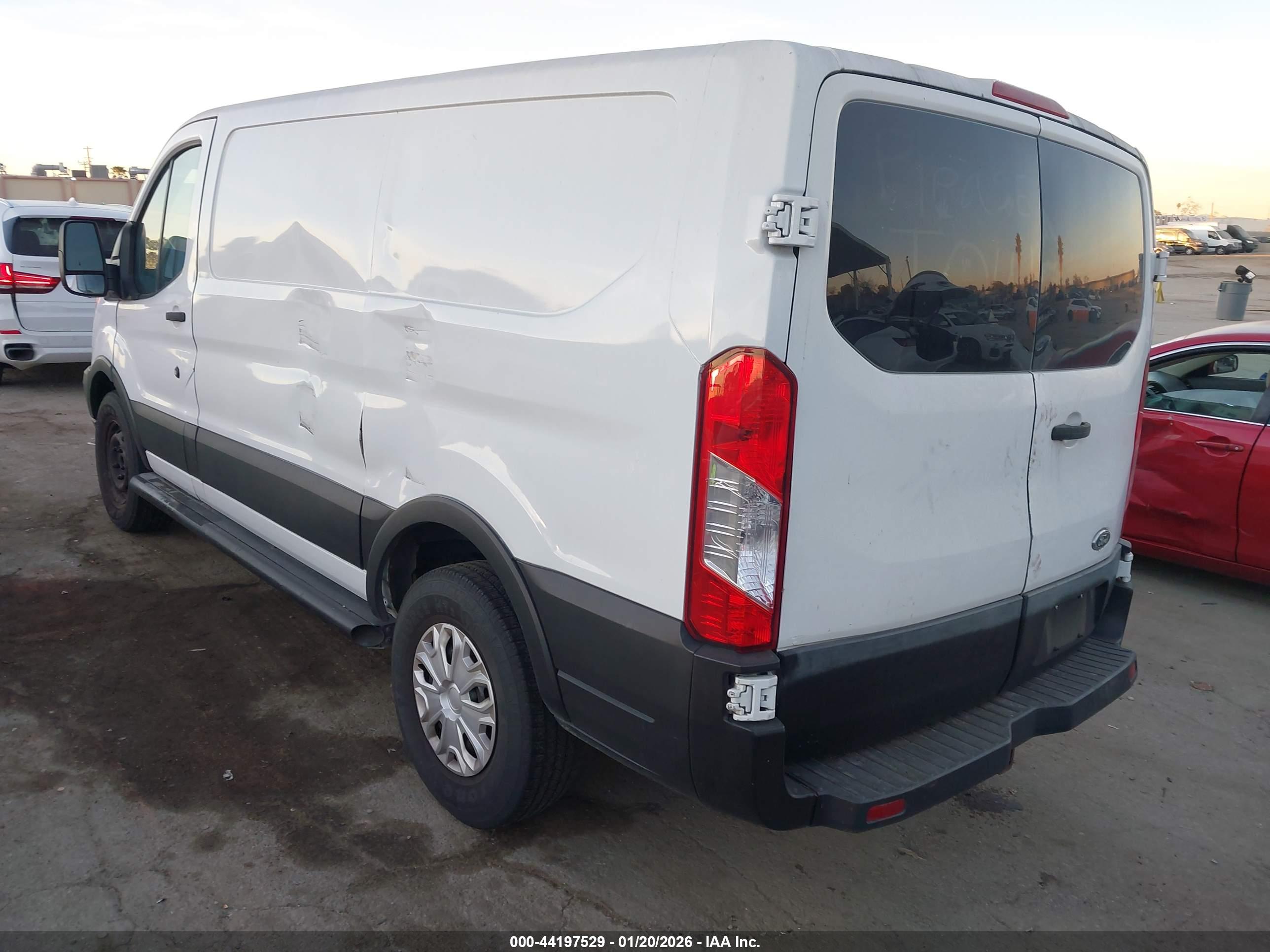 FORD TRANSIT-250 image 3