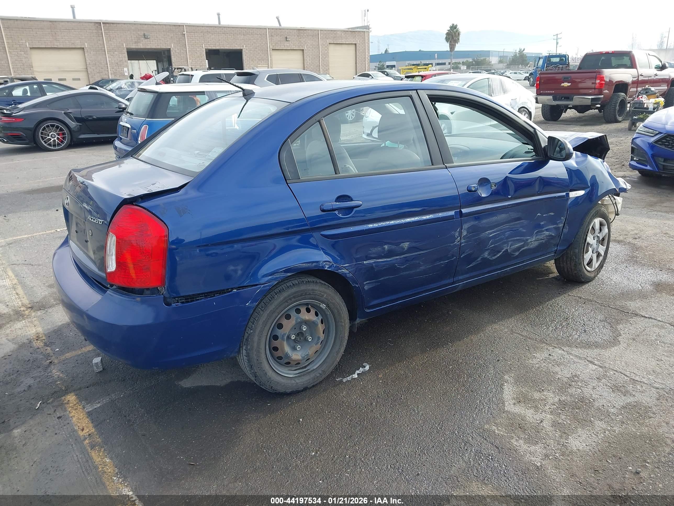 HYUNDAI ACCENT image 4