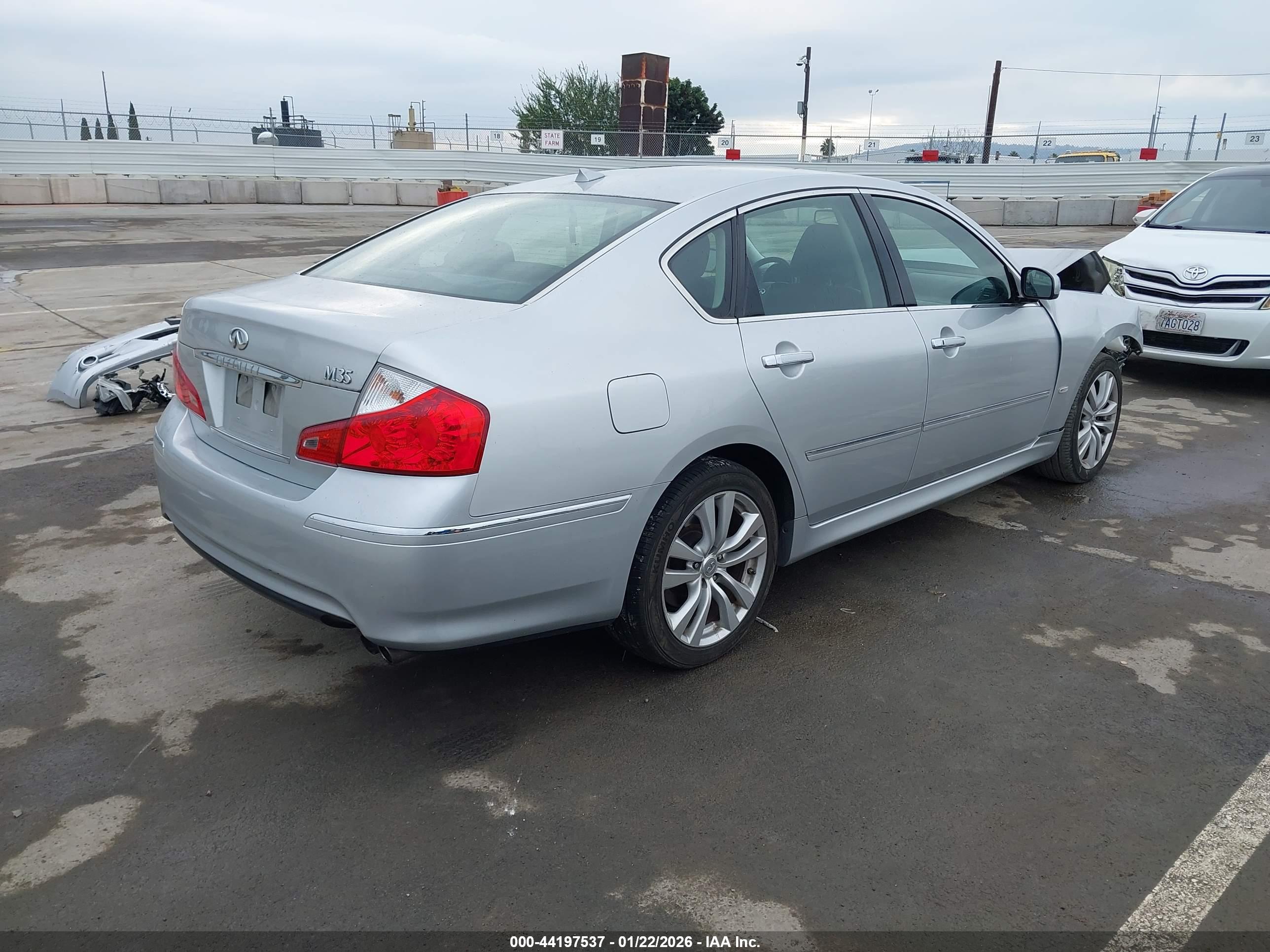 INFINITI M35 image 4