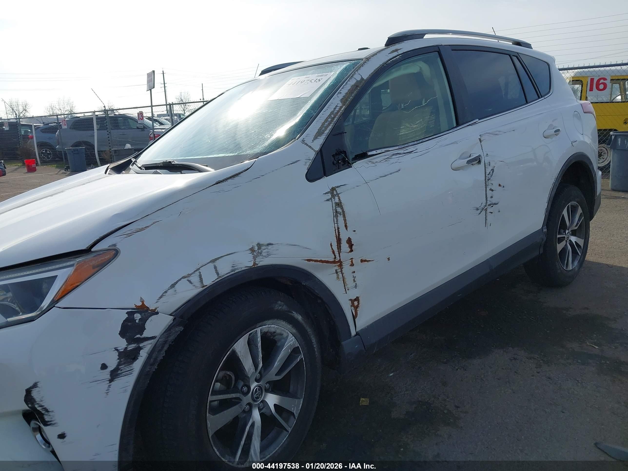 TOYOTA RAV4 image 6