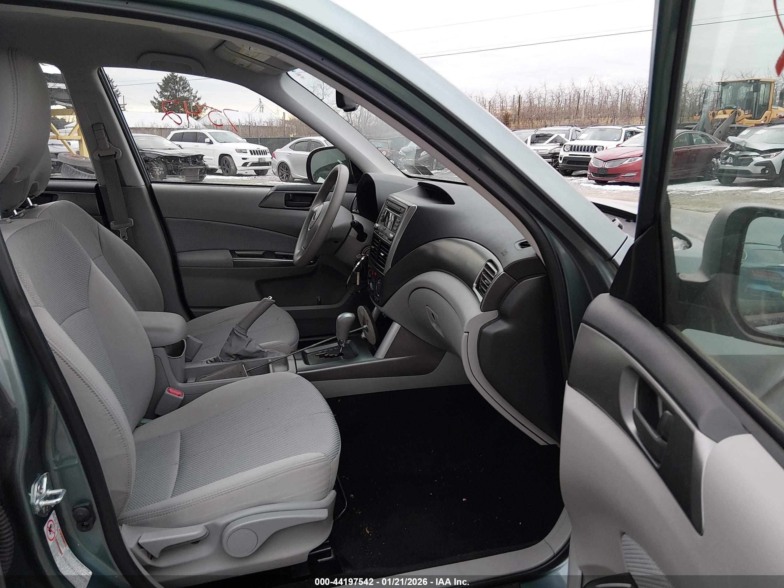 SUBARU FORESTER image 5