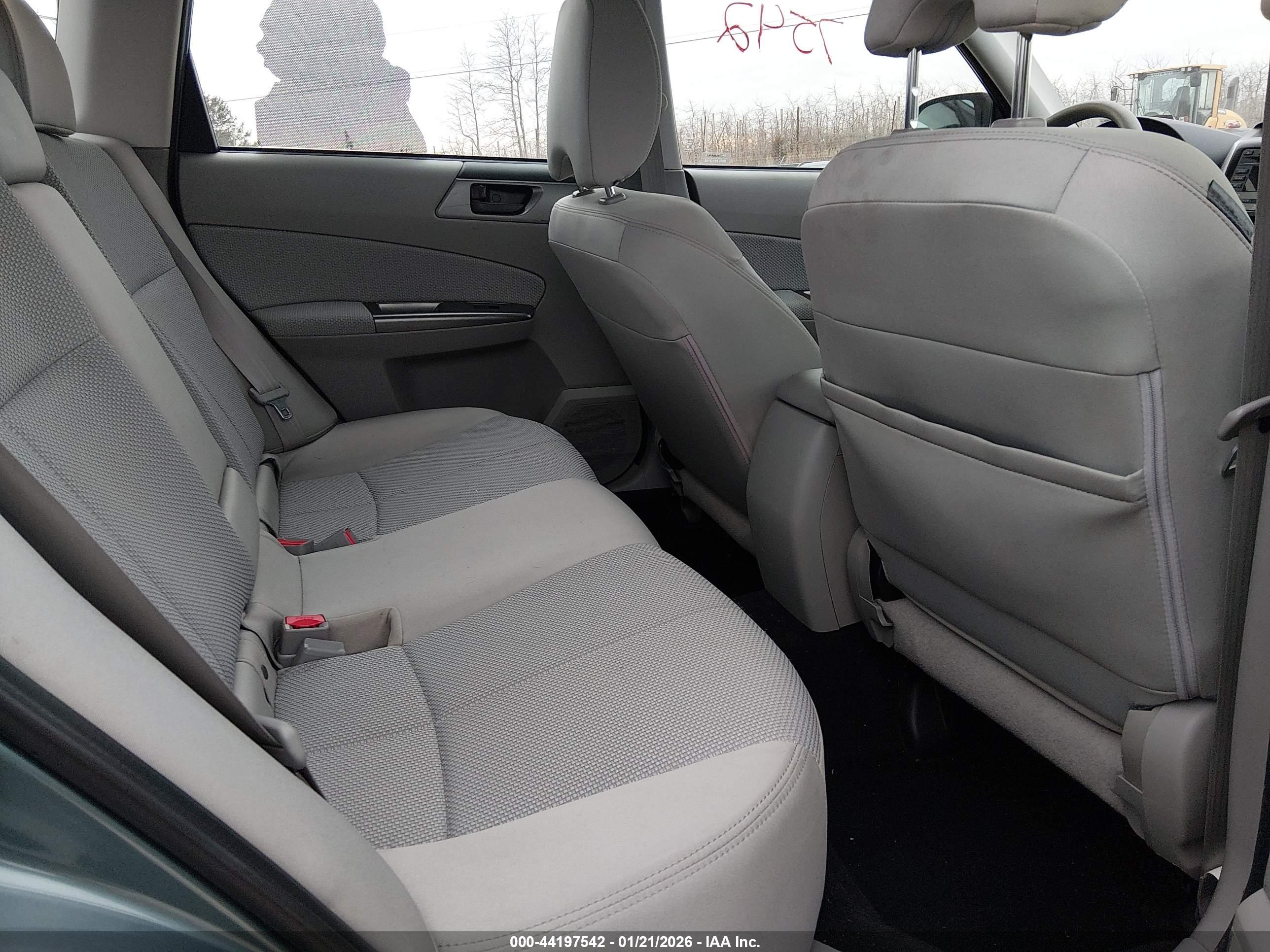 SUBARU FORESTER image 8