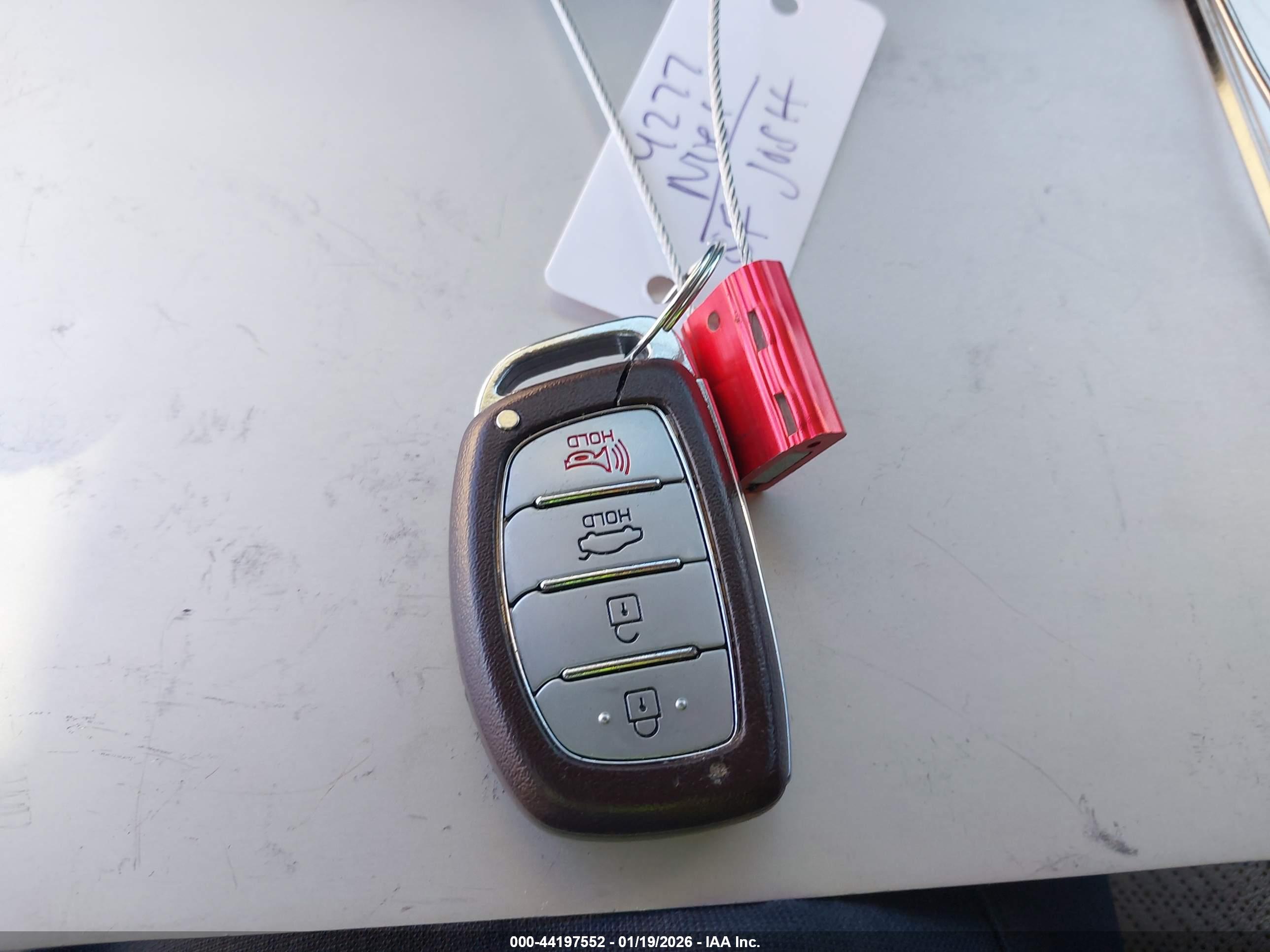 HYUNDAI ELANTRA image 11