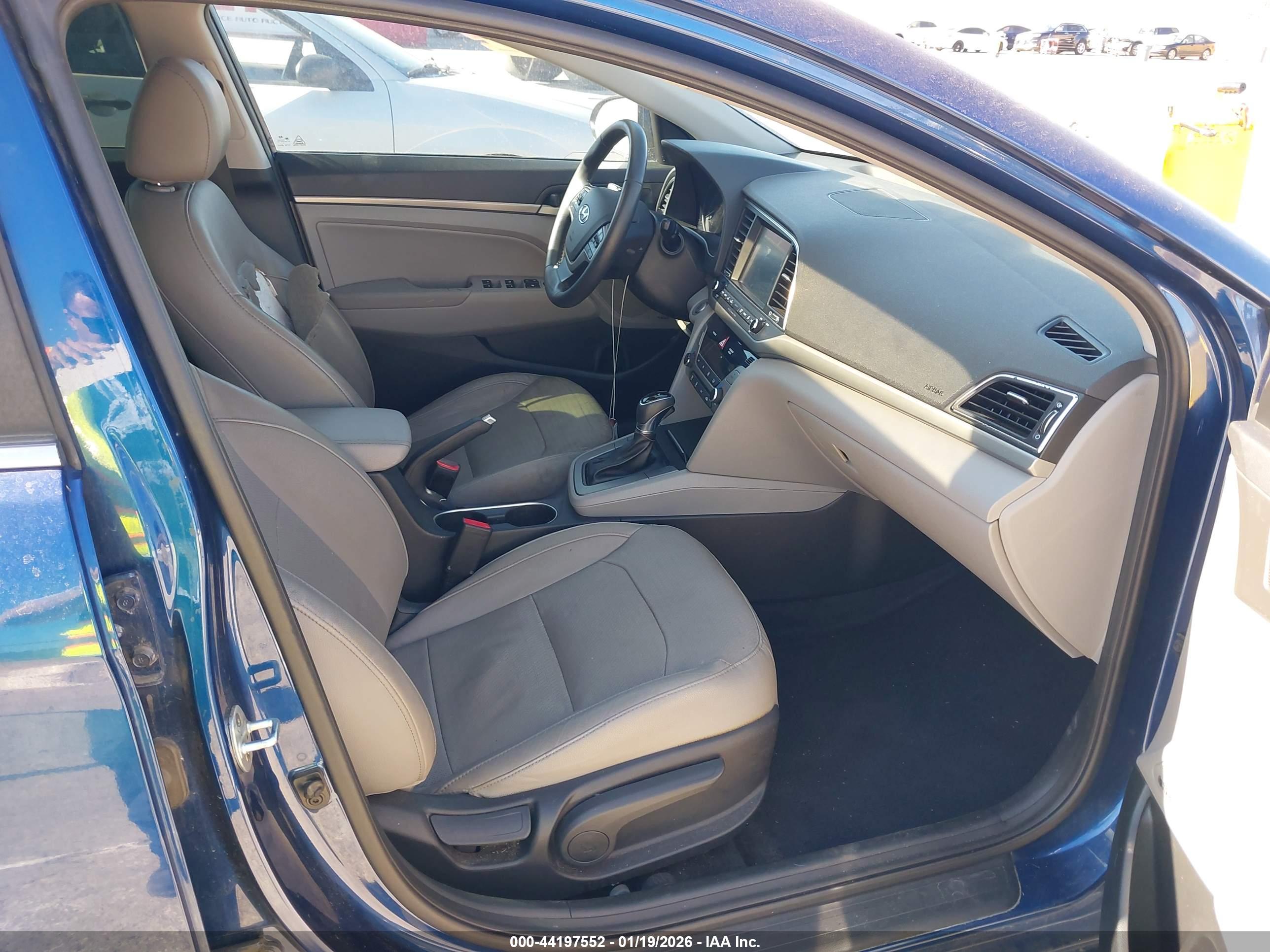 HYUNDAI ELANTRA image 5
