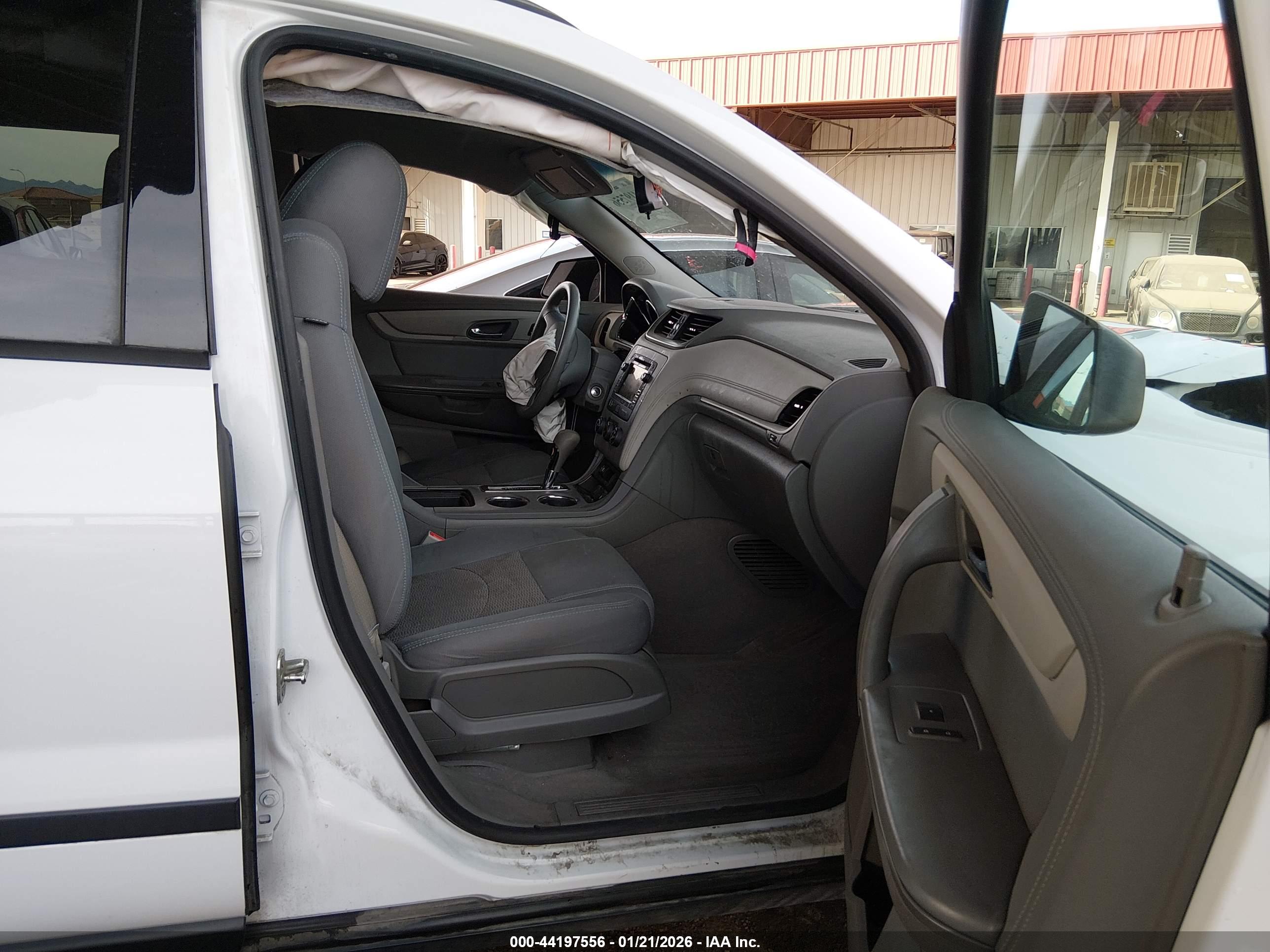 CHEVROLET TRAVERSE image 5