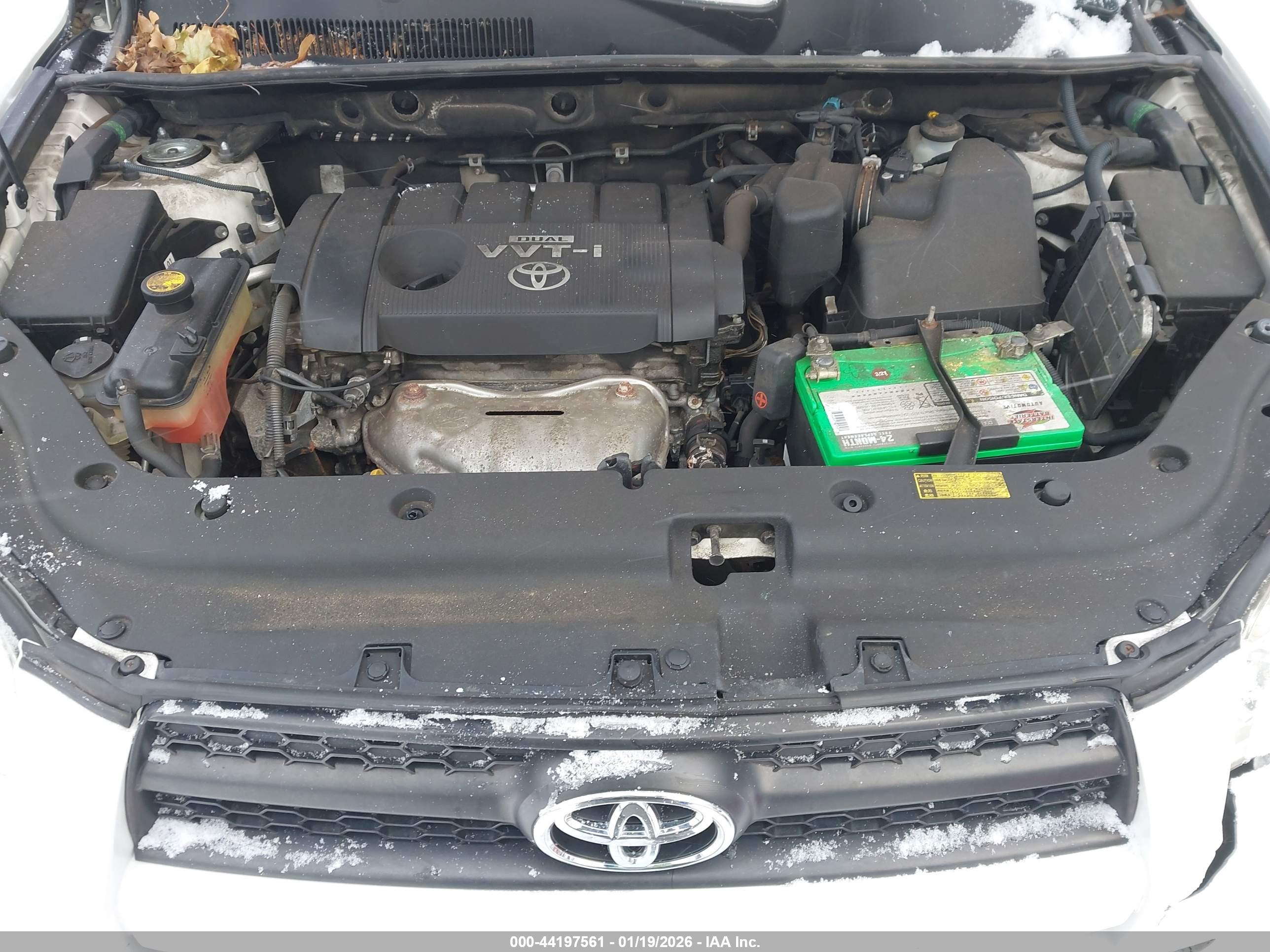 TOYOTA RAV4 image 10