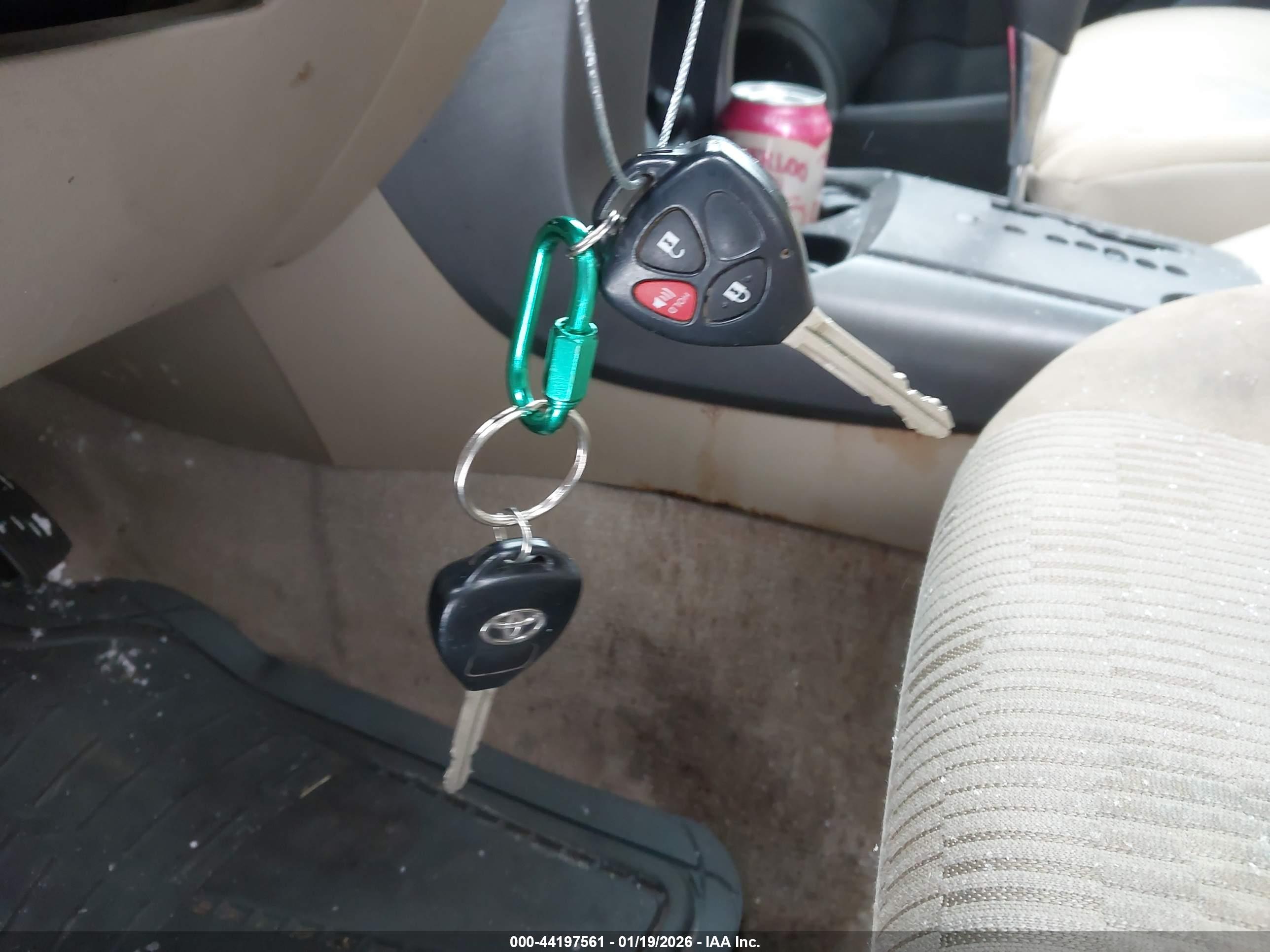 TOYOTA RAV4 image 11