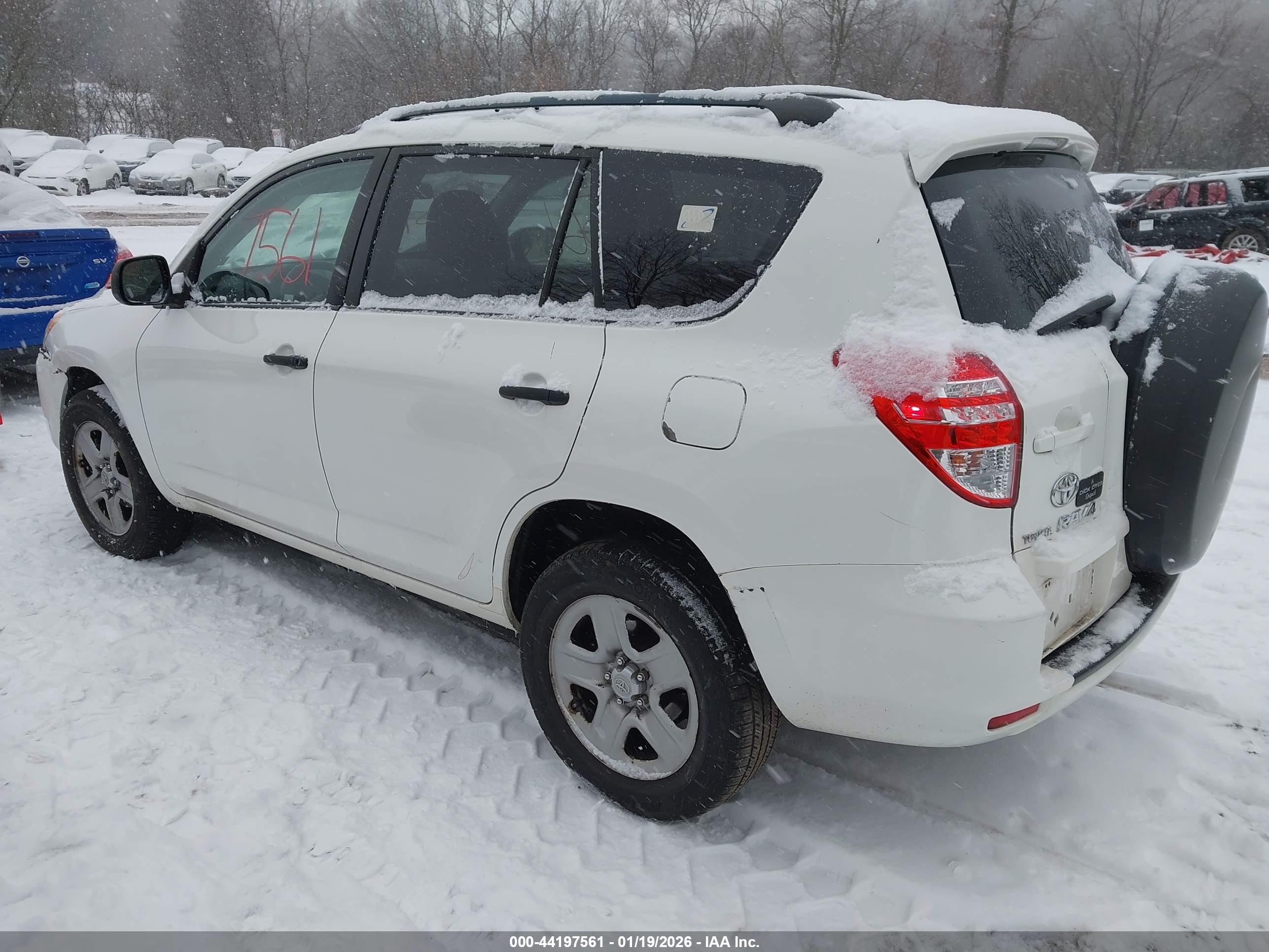 TOYOTA RAV4 image 3