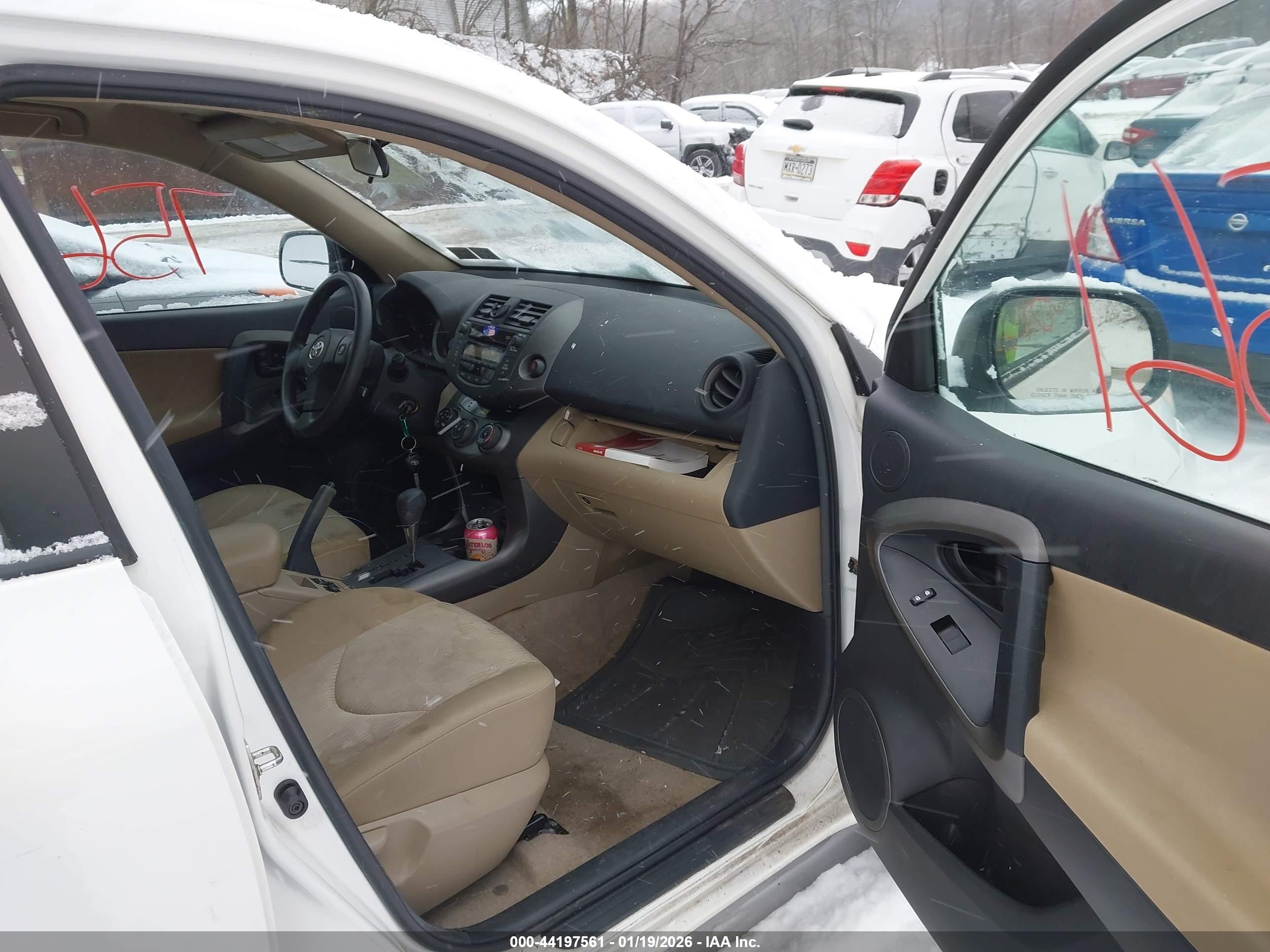 TOYOTA RAV4 image 5