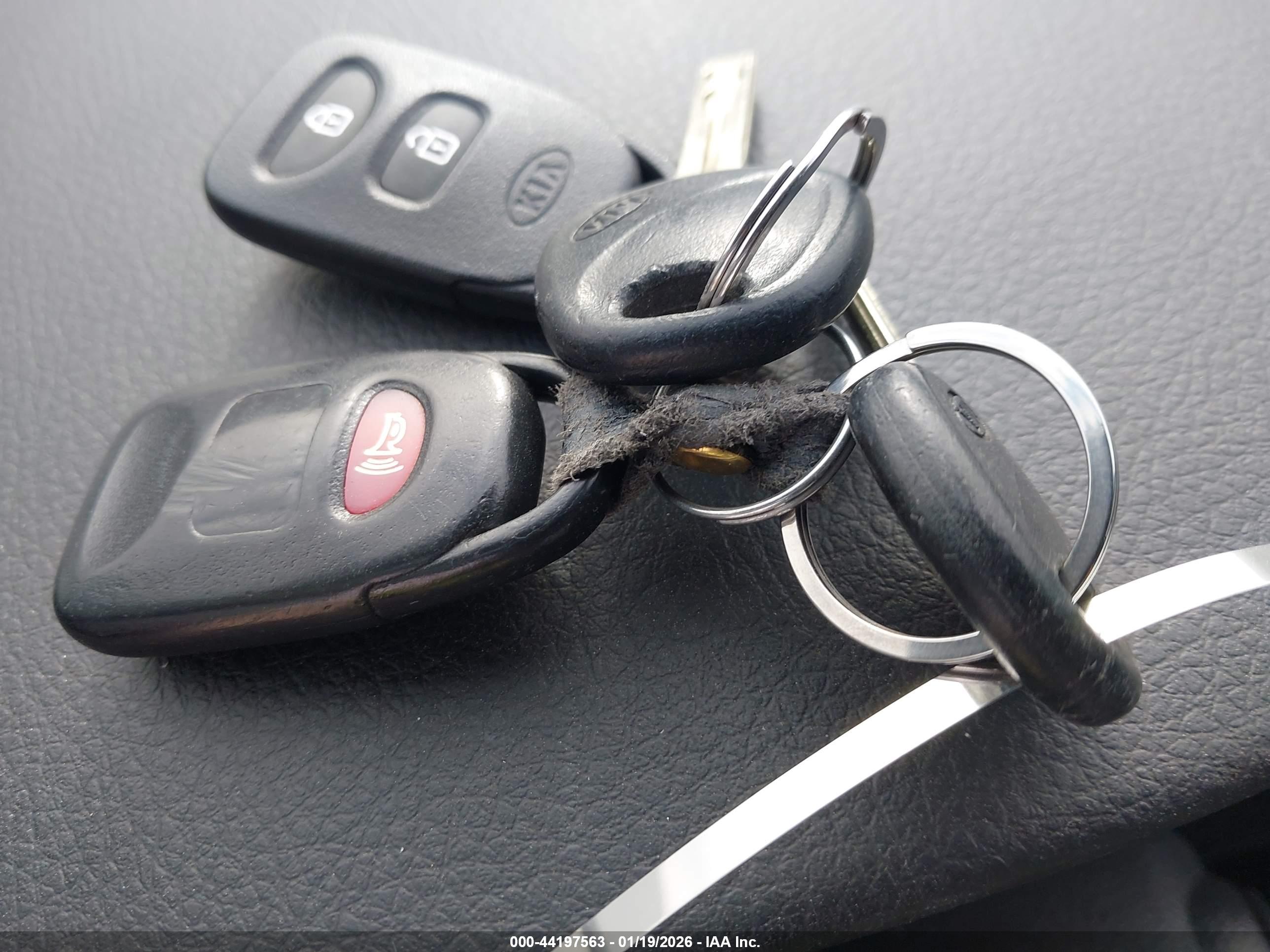 KIA SORENTO image 11