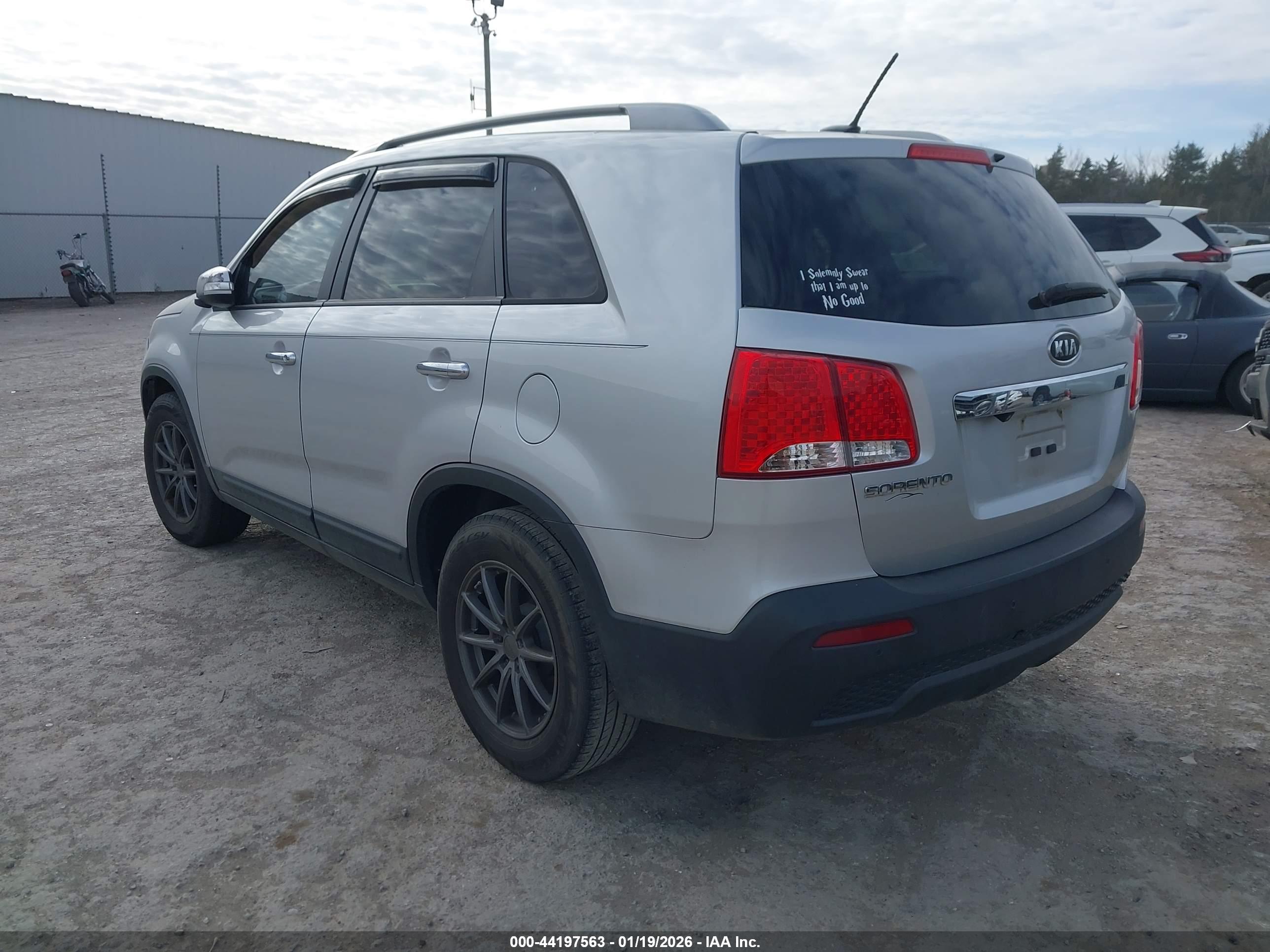 KIA SORENTO image 3
