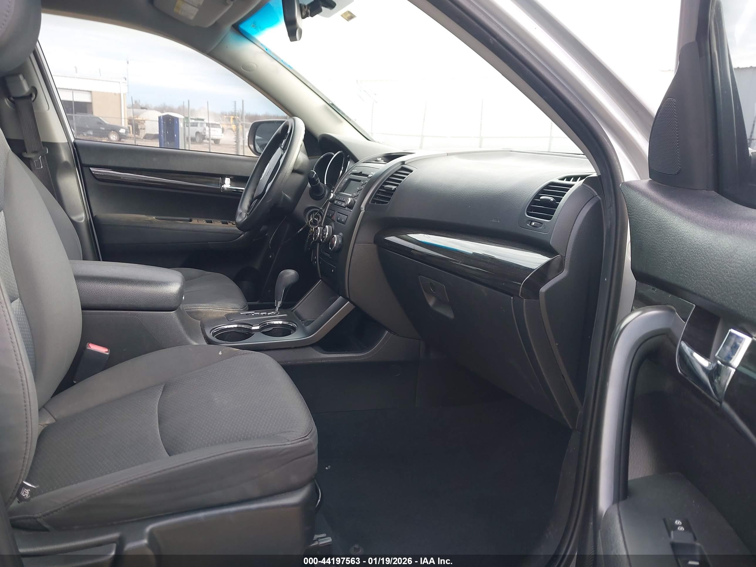 KIA SORENTO image 5