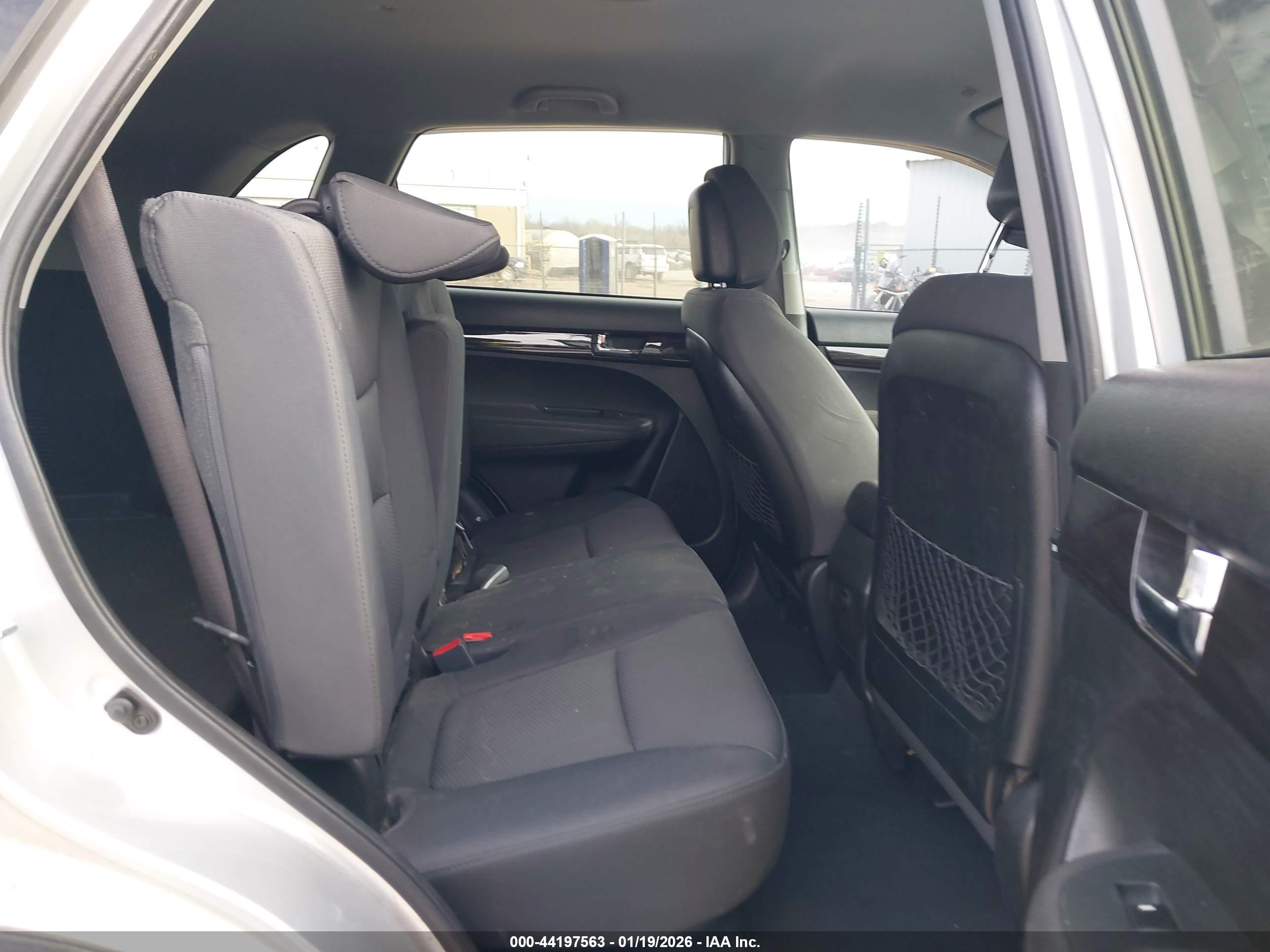 KIA SORENTO image 8