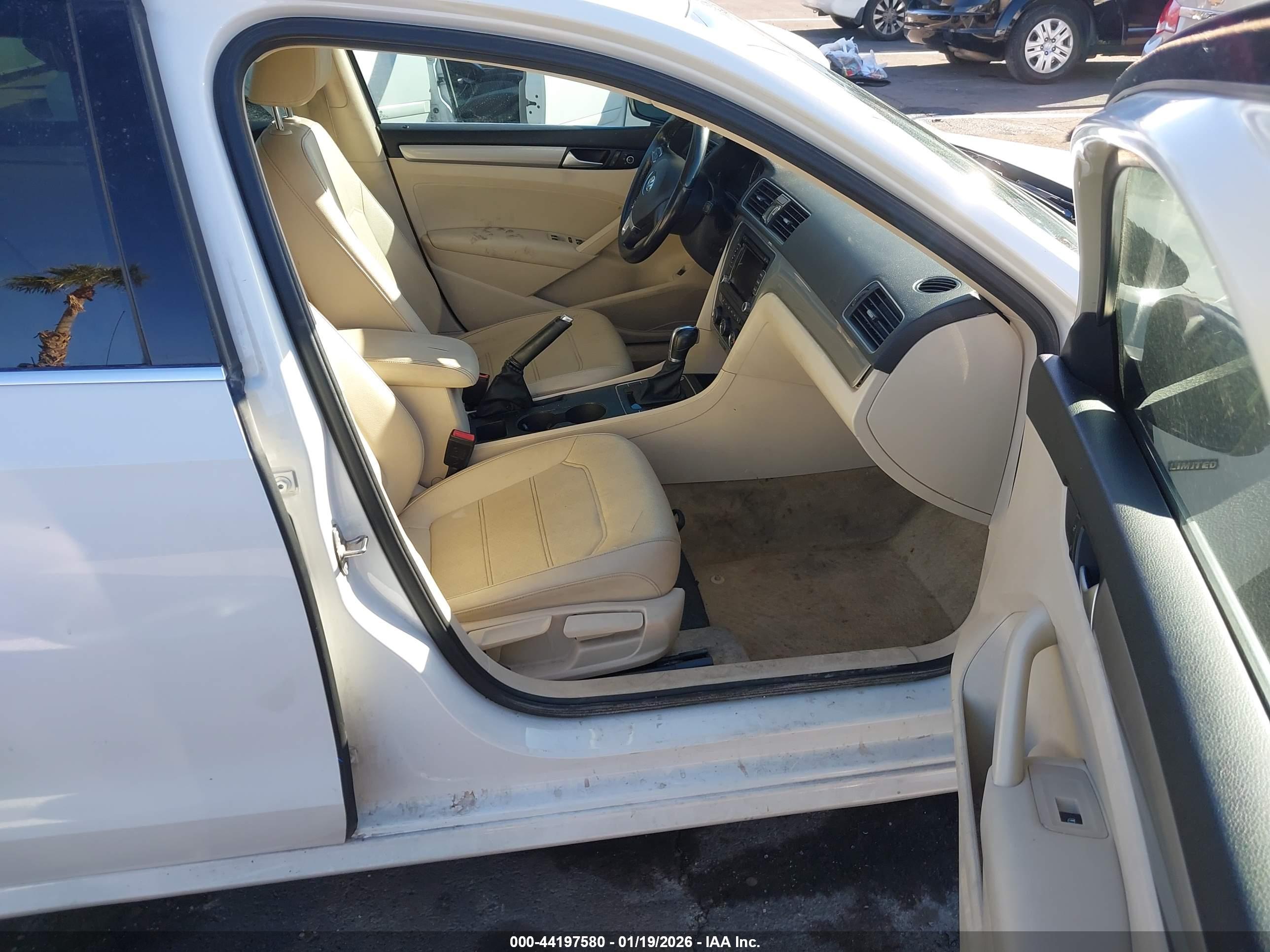 VOLKSWAGEN PASSAT image 5