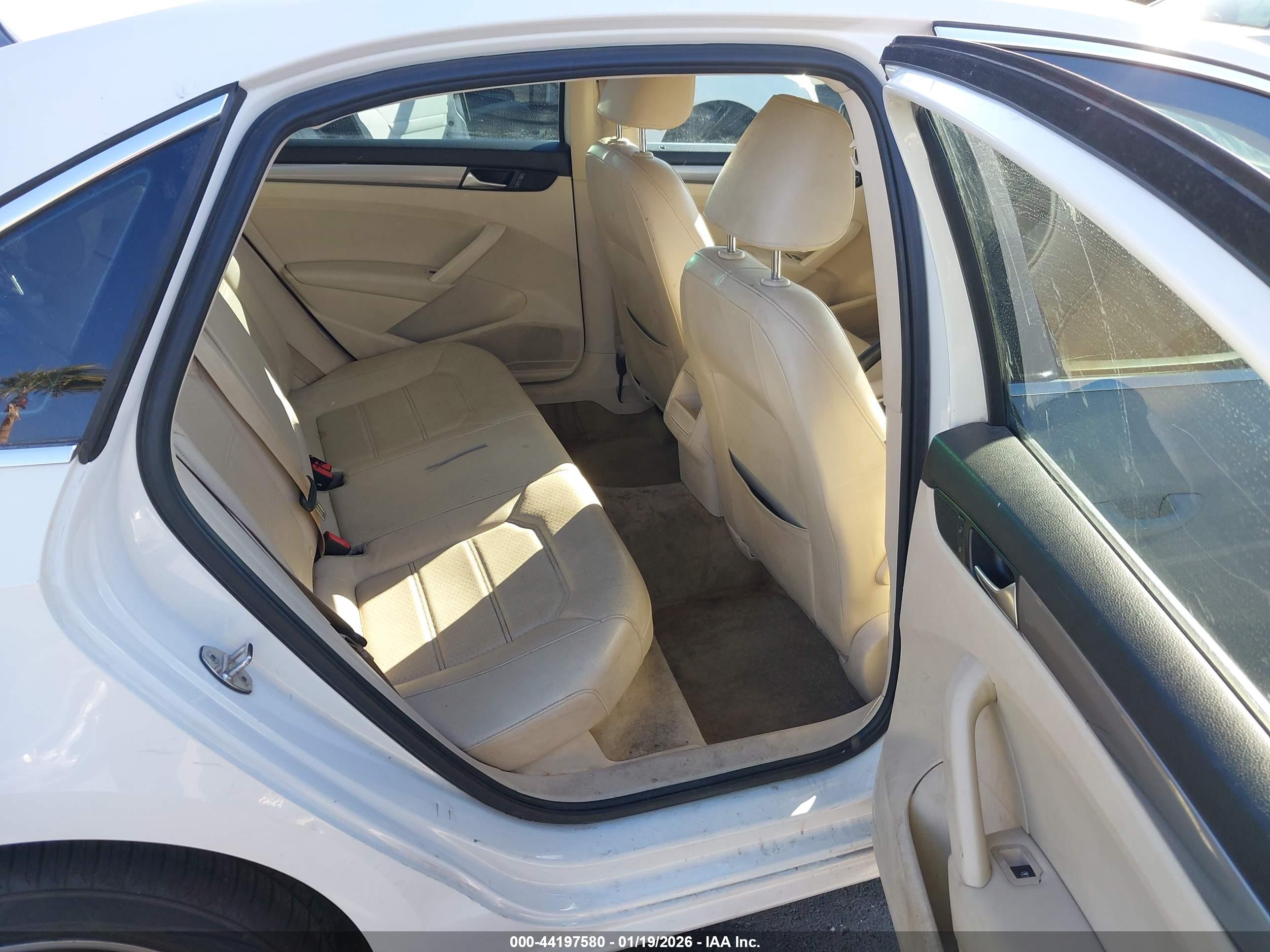VOLKSWAGEN PASSAT image 8