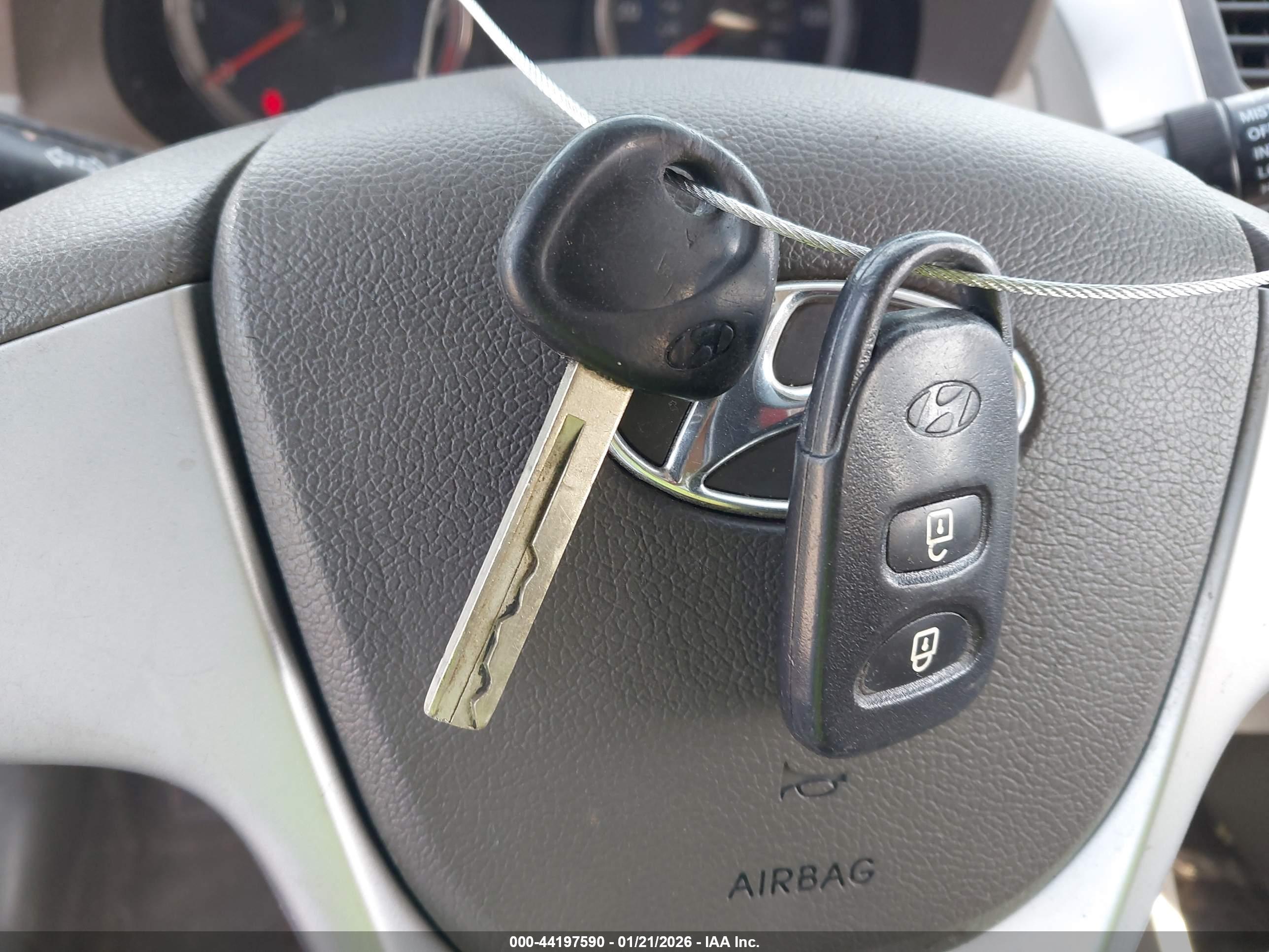 HYUNDAI ACCENT image 11