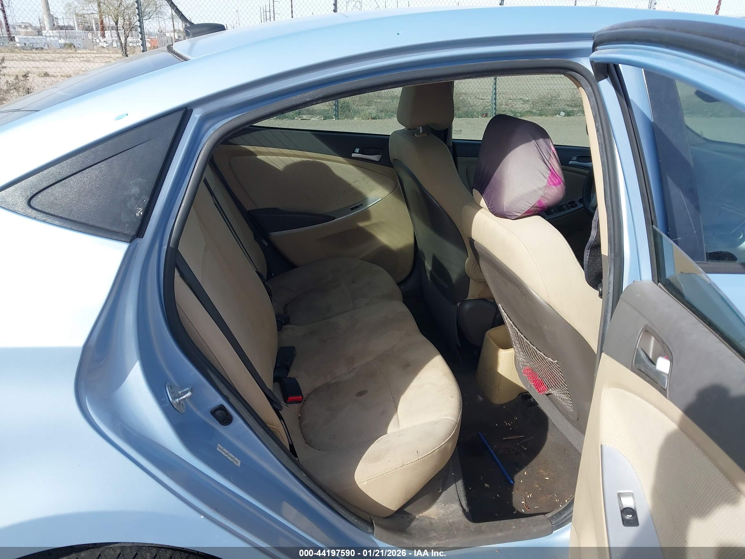 HYUNDAI ACCENT image 8