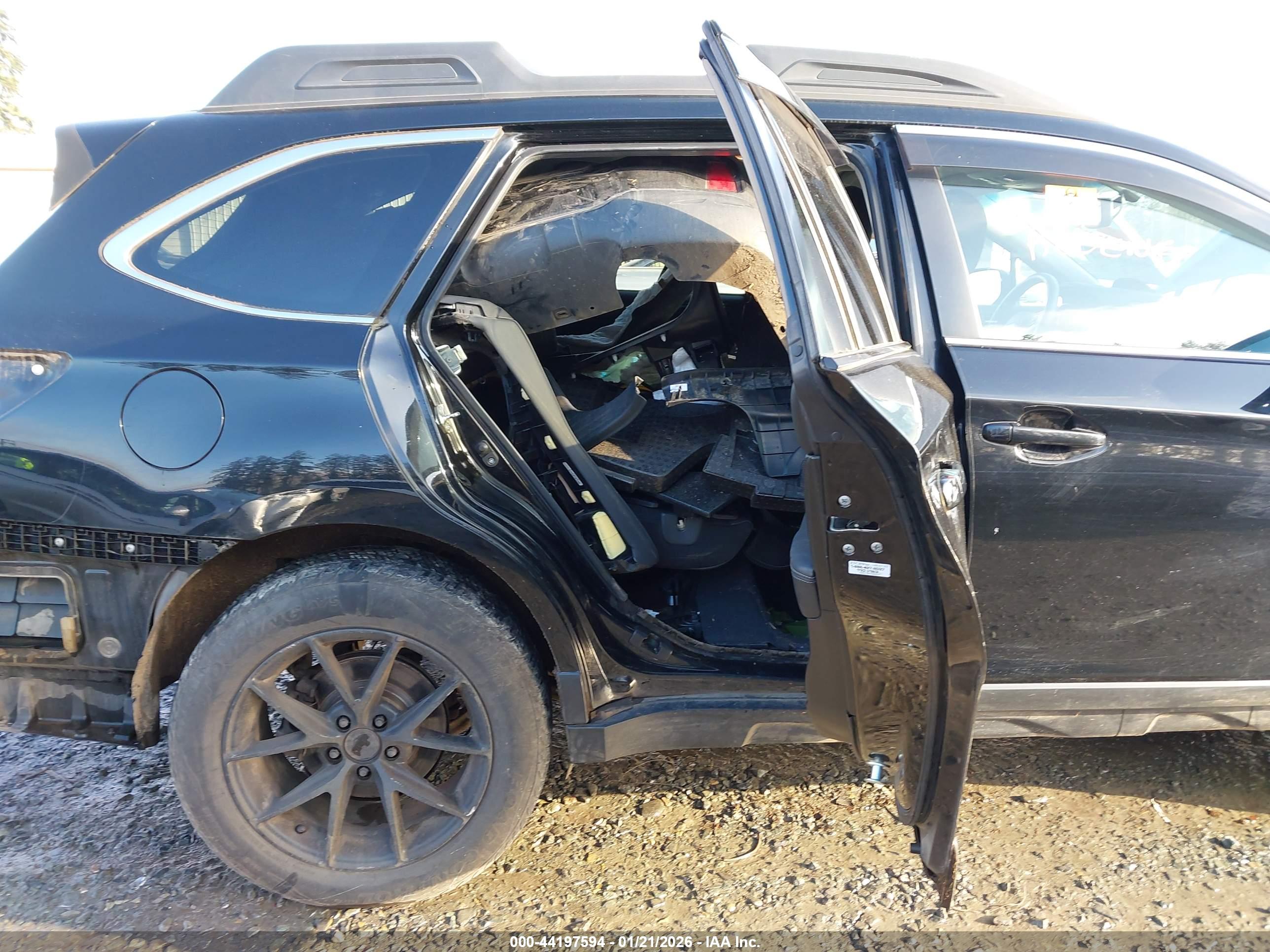 SUBARU OUTBACK image 8
