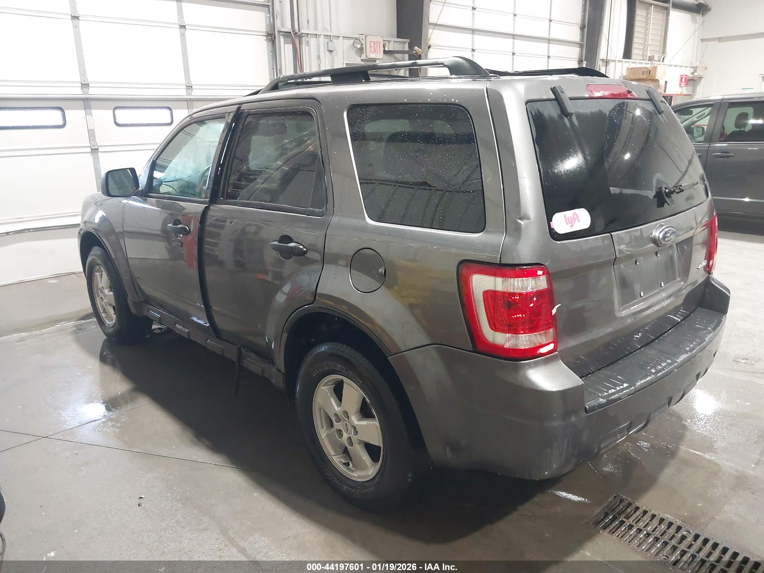 FORD ESCAPE image 3