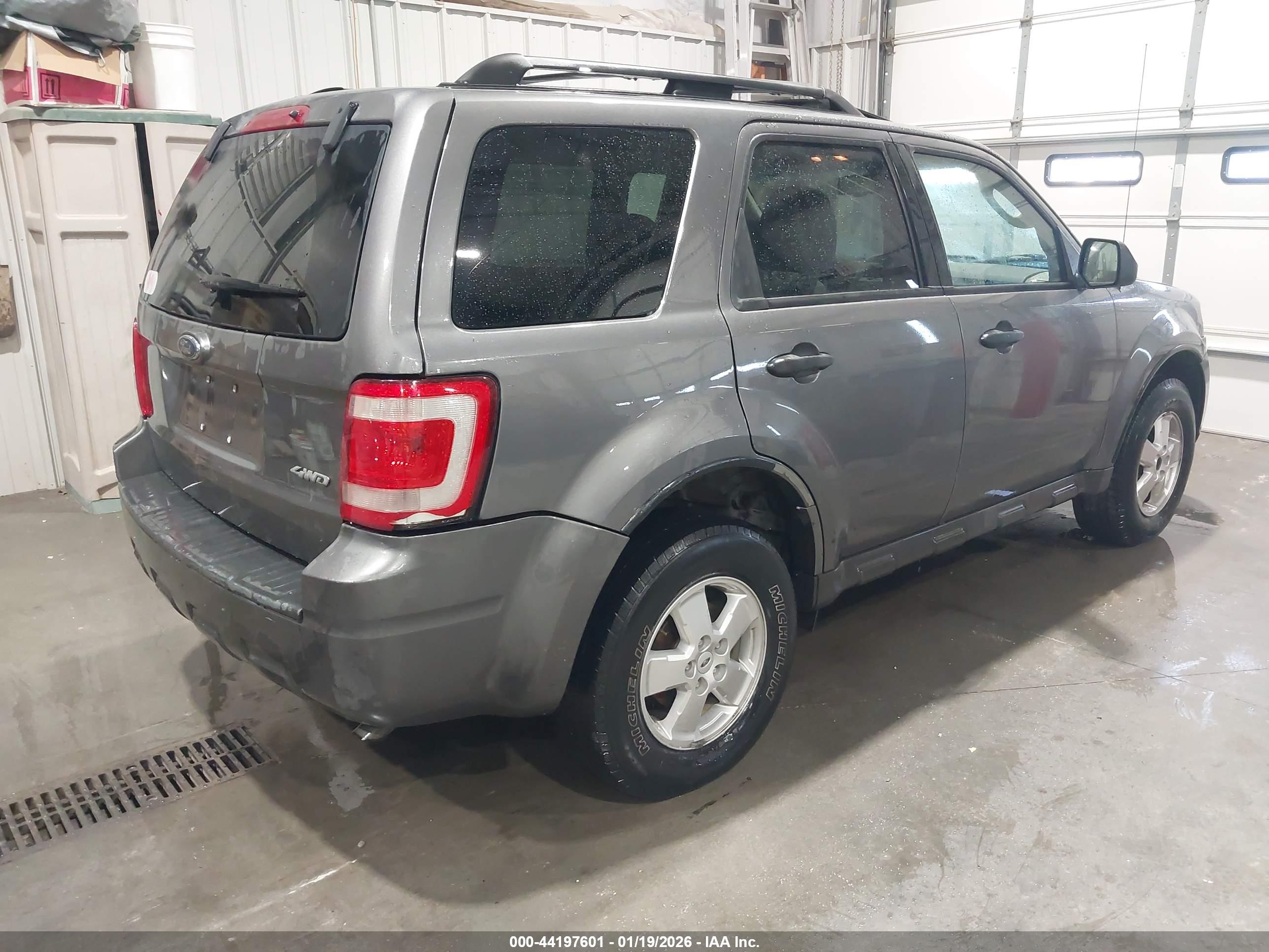 FORD ESCAPE image 4