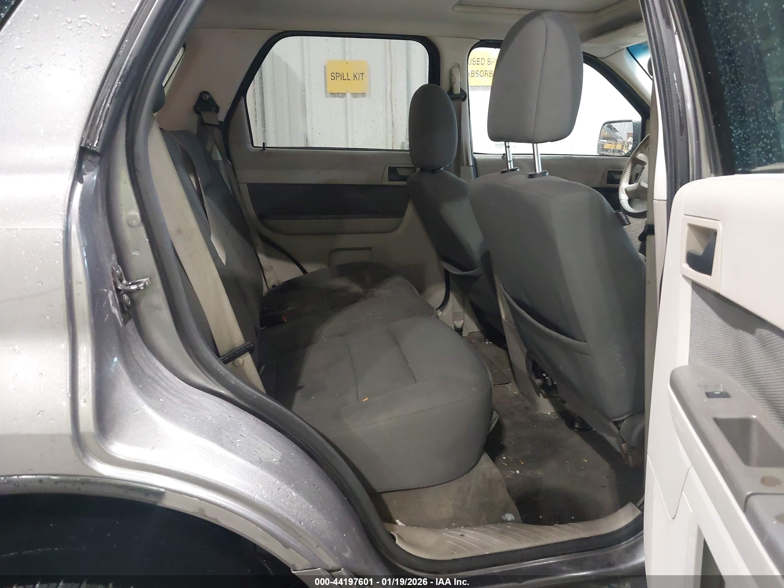 FORD ESCAPE image 8