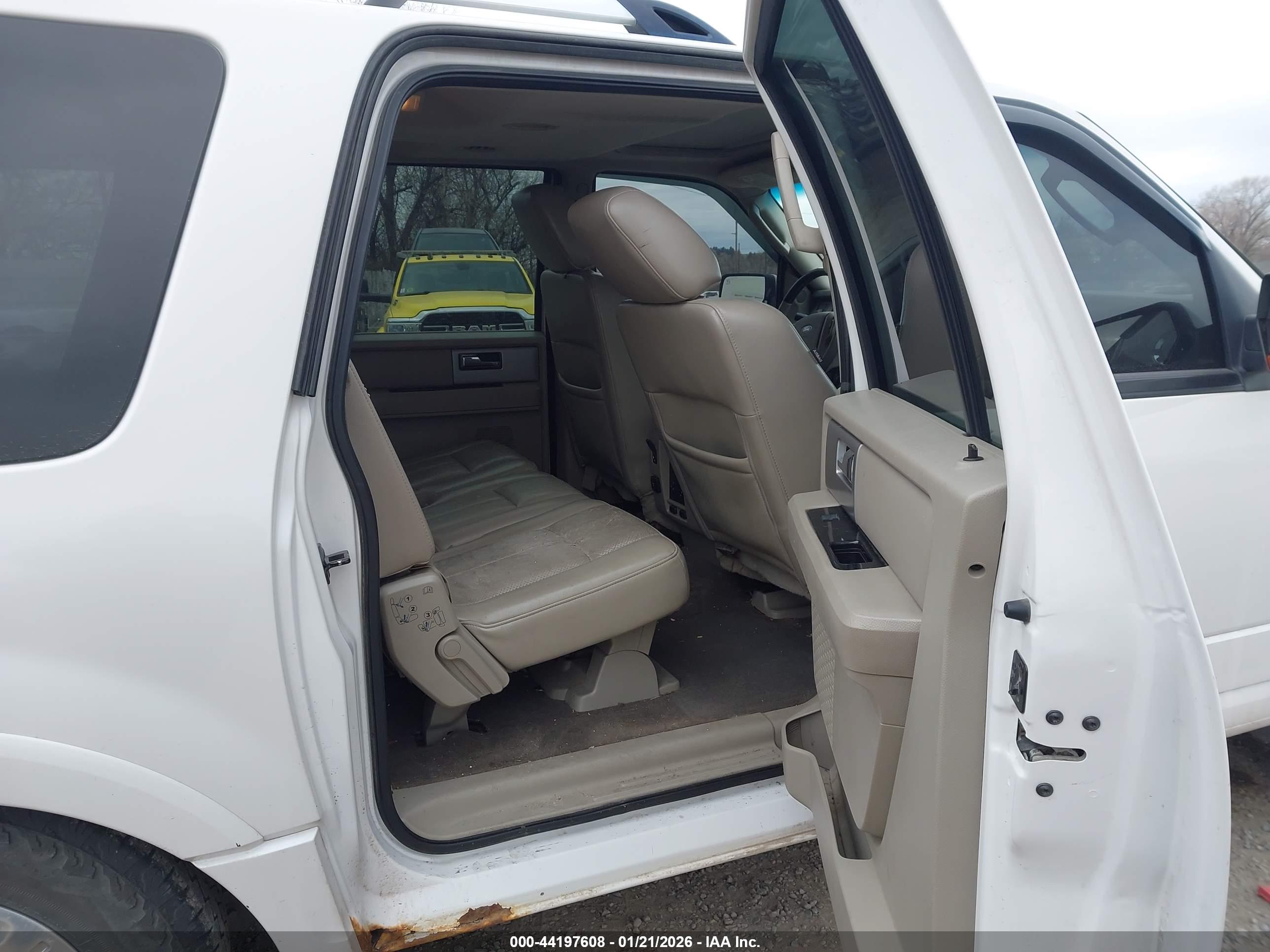 FORD EXPEDITION image 8