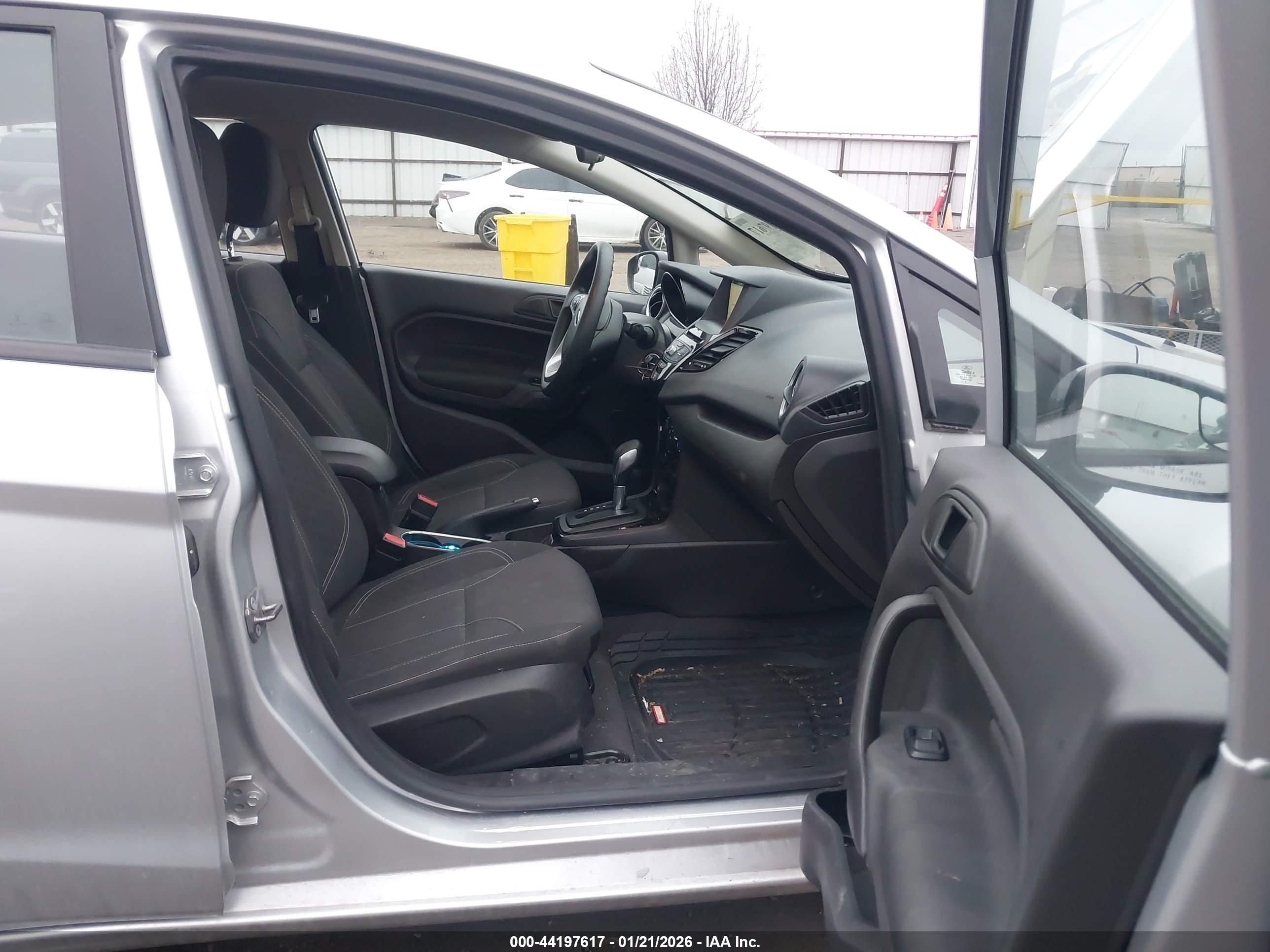 FORD FIESTA image 5