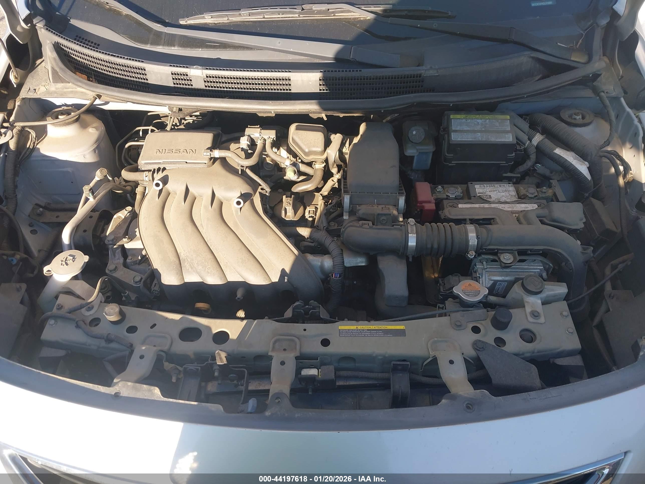 NISSAN VERSA image 10