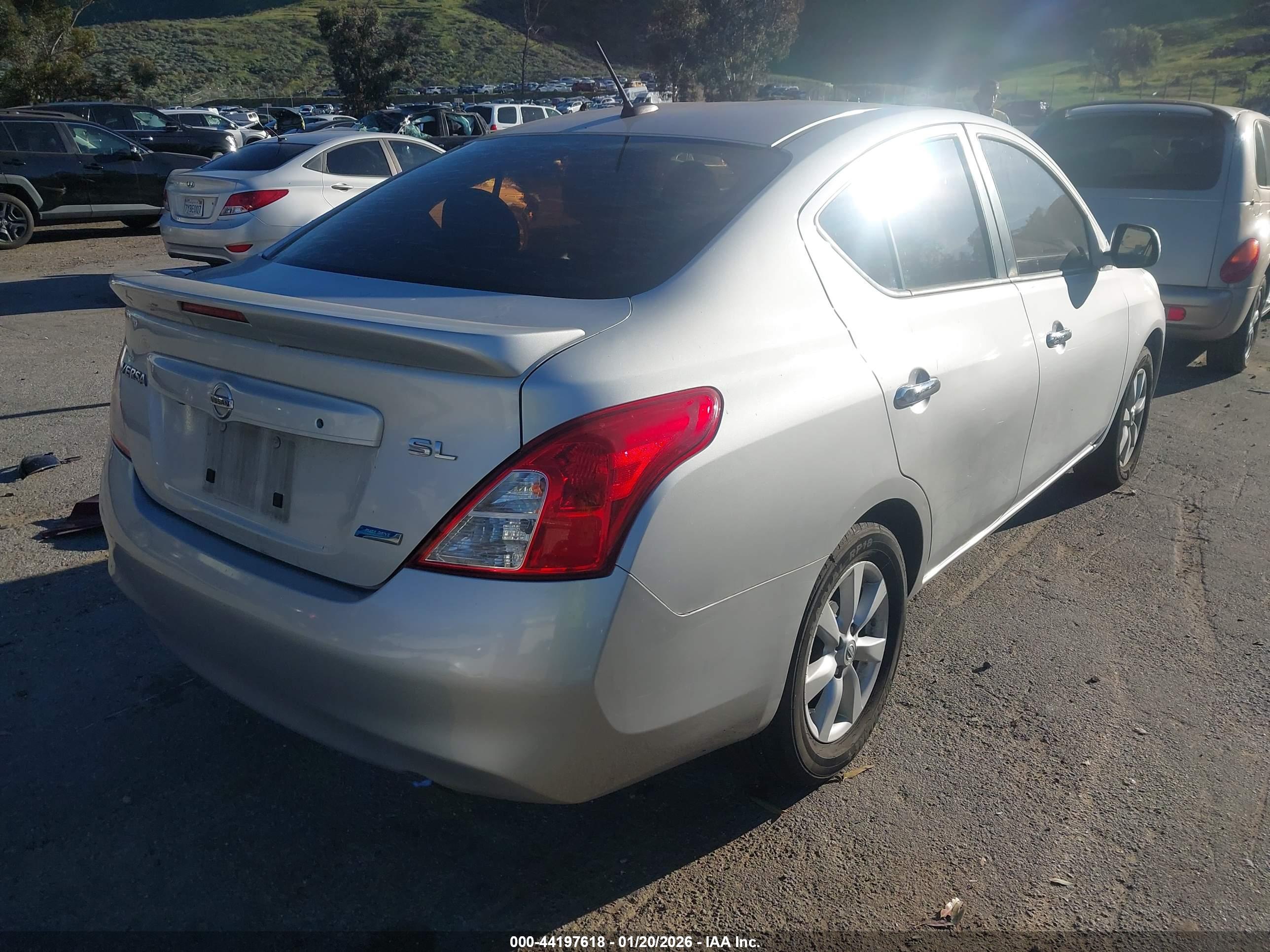 NISSAN VERSA image 4