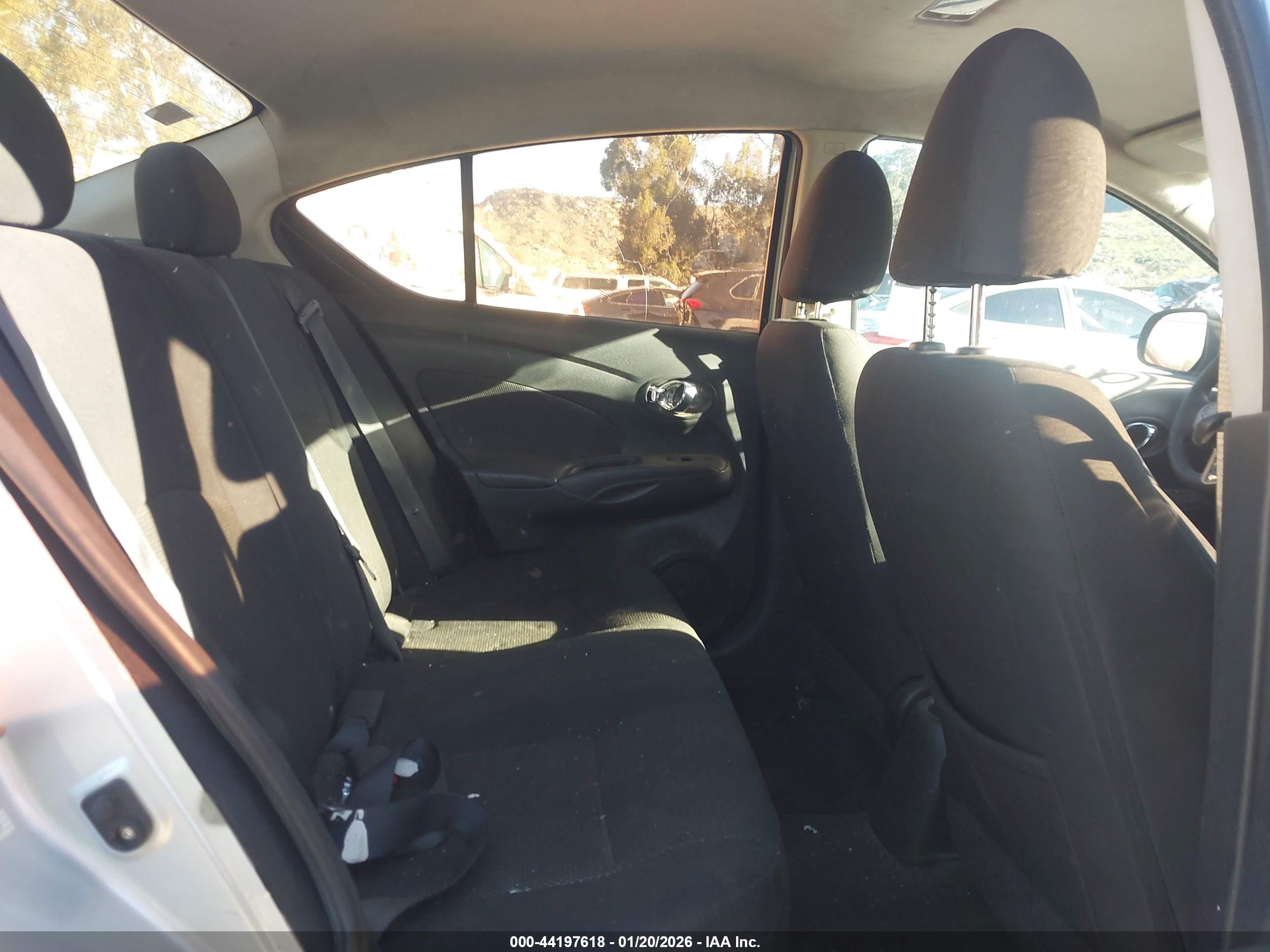 NISSAN VERSA image 8