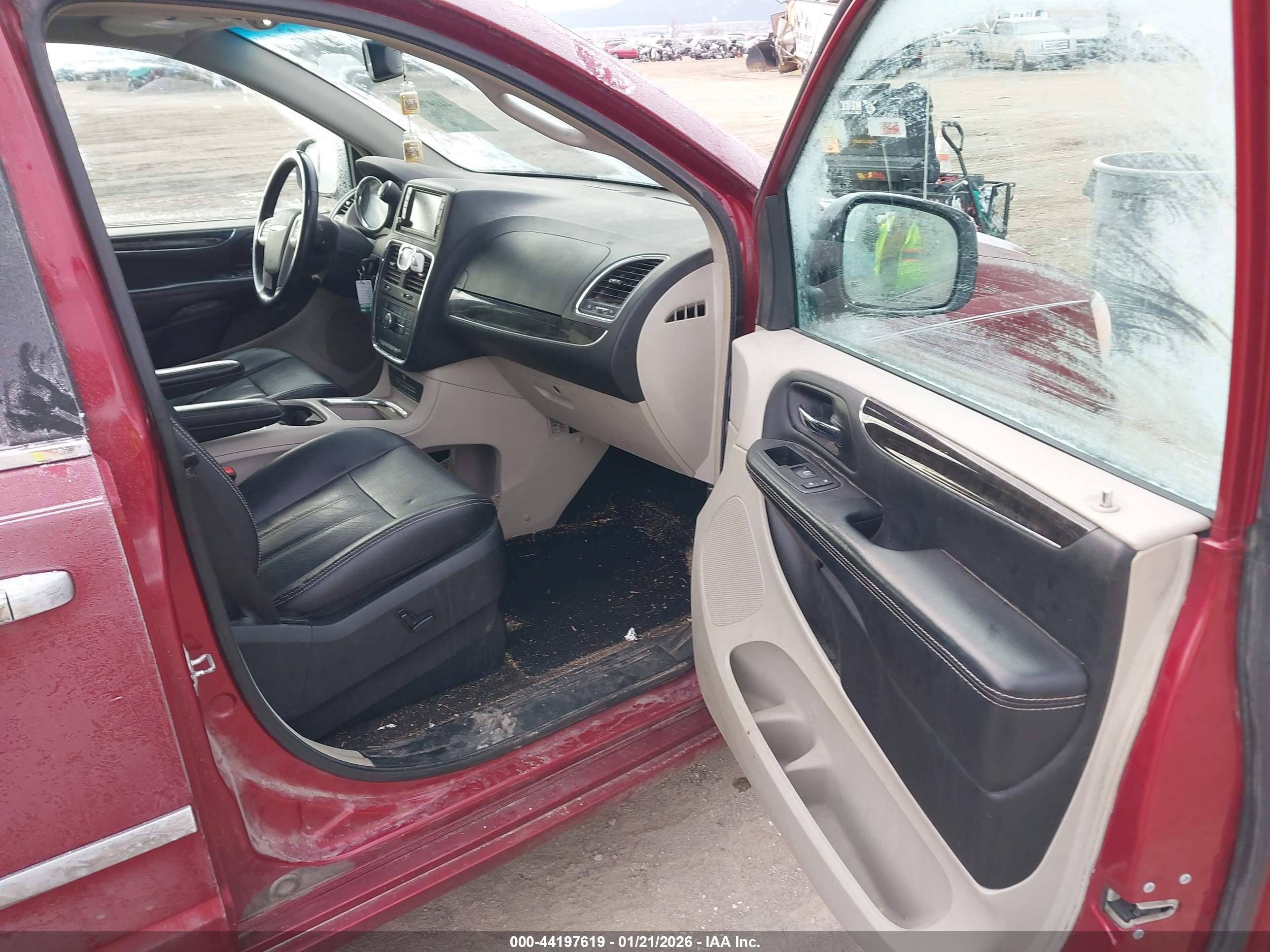 CHRYSLER TOWN image 5