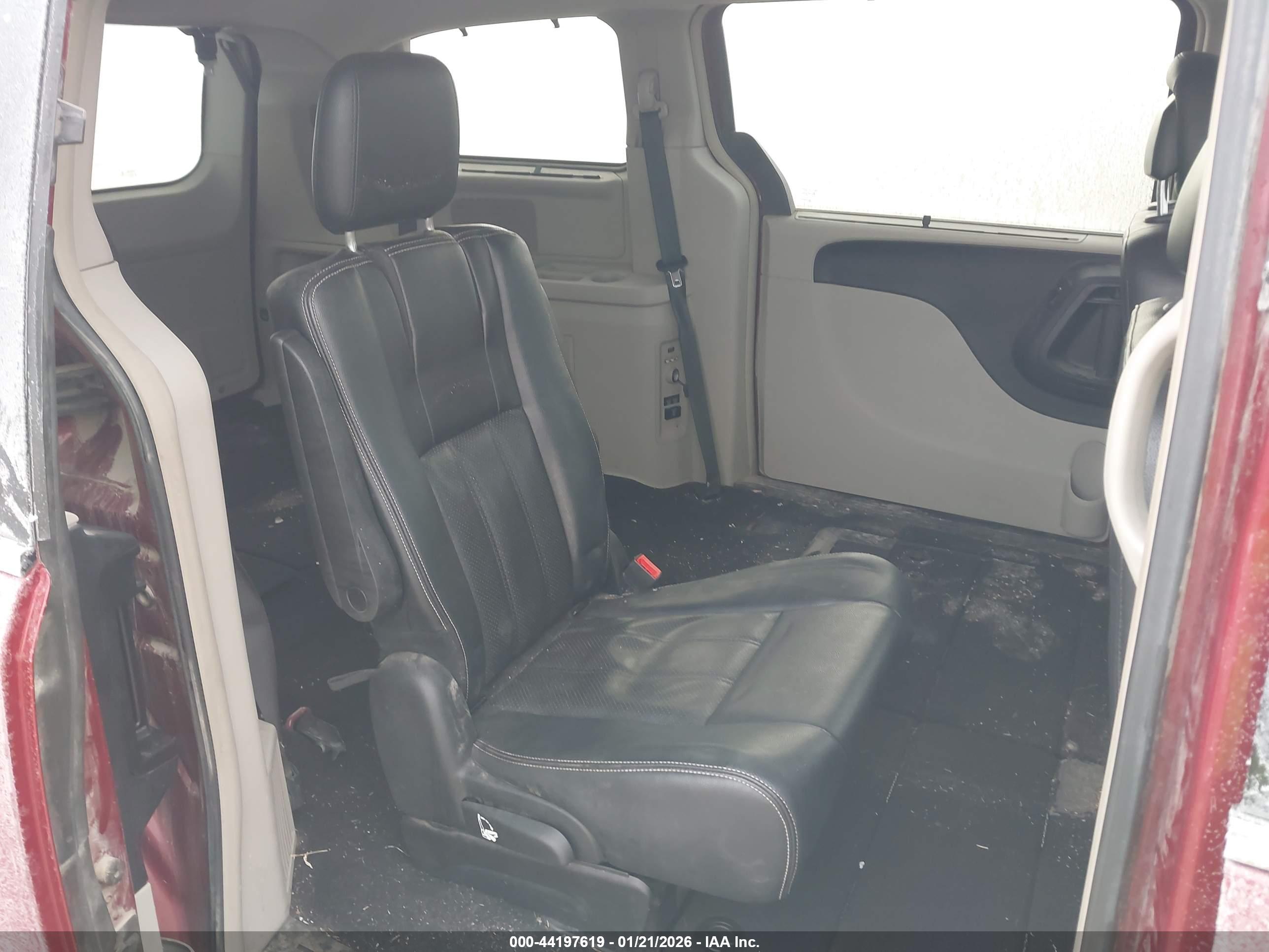 CHRYSLER TOWN image 8
