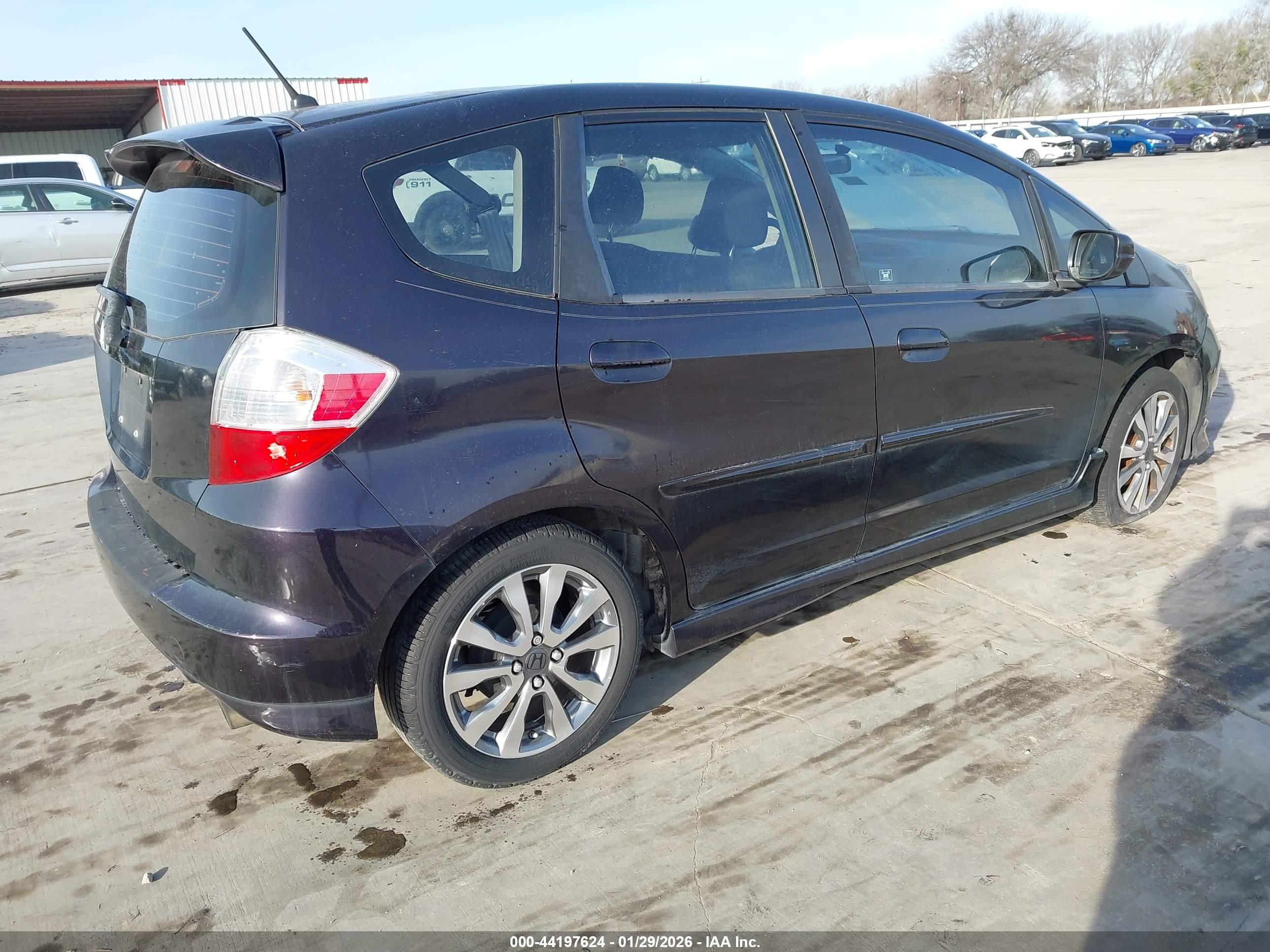 HONDA FIT image 4