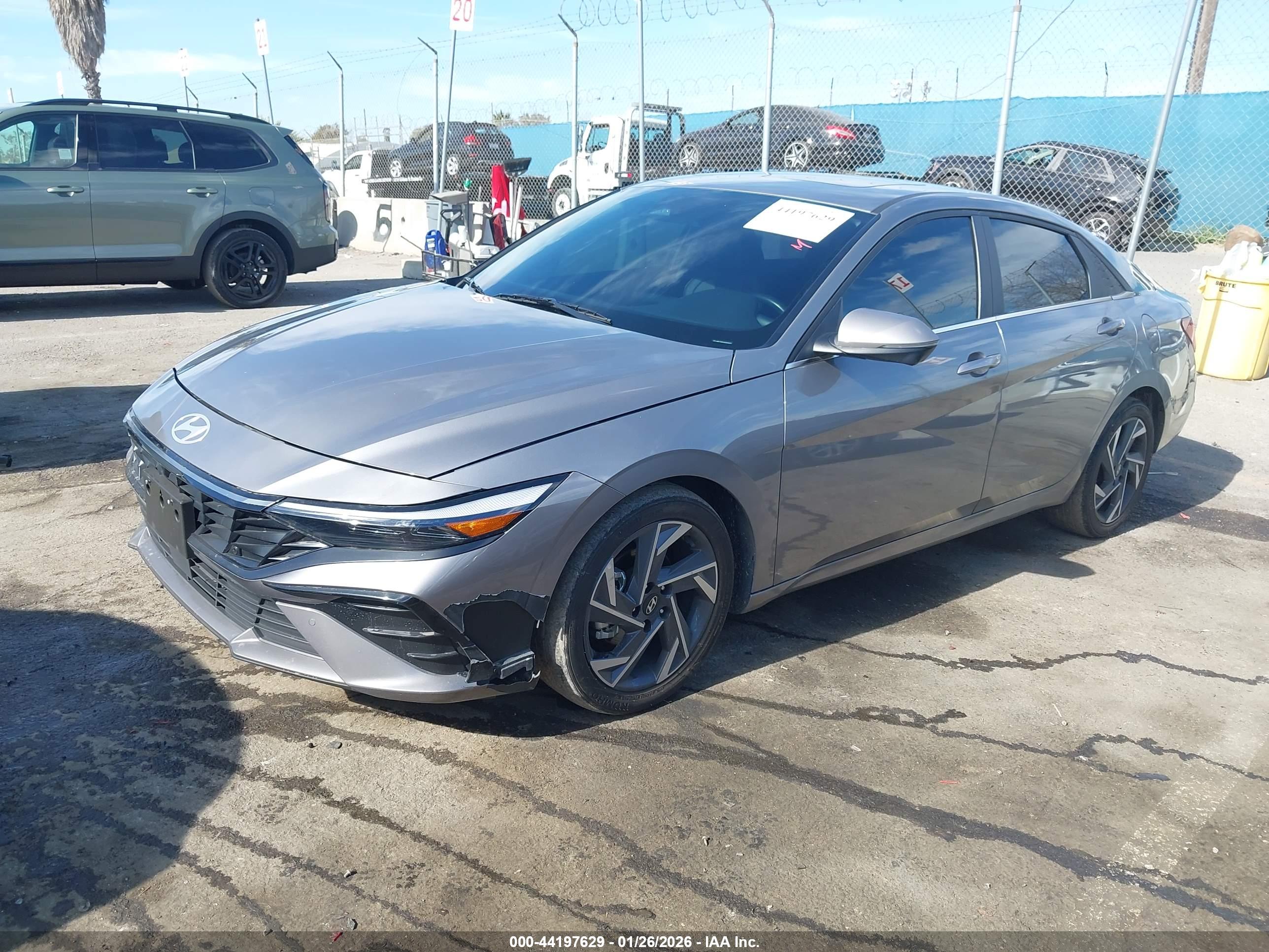 HYUNDAI ELANTRA image 2