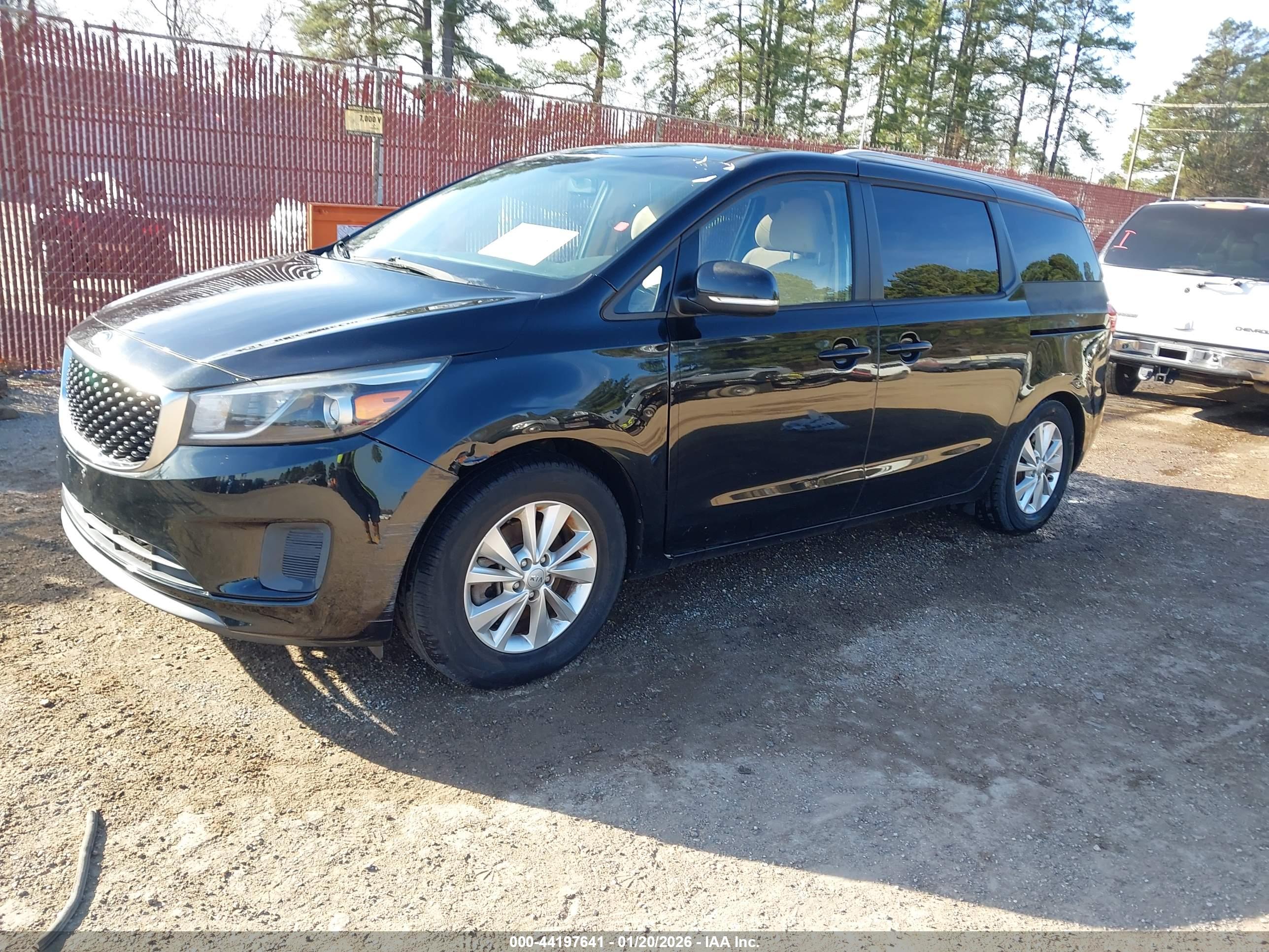 KIA SEDONA image 2