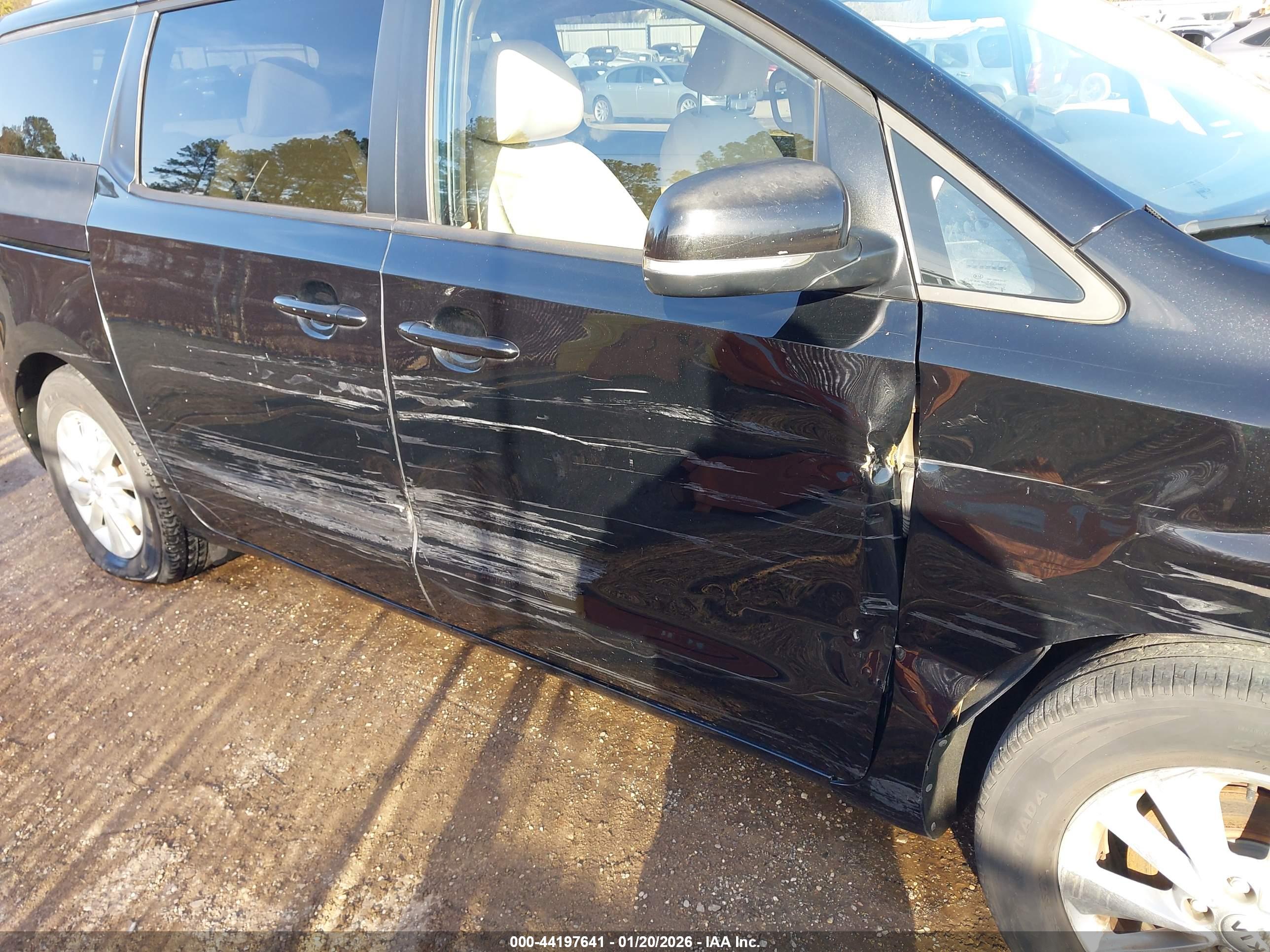 KIA SEDONA image 6