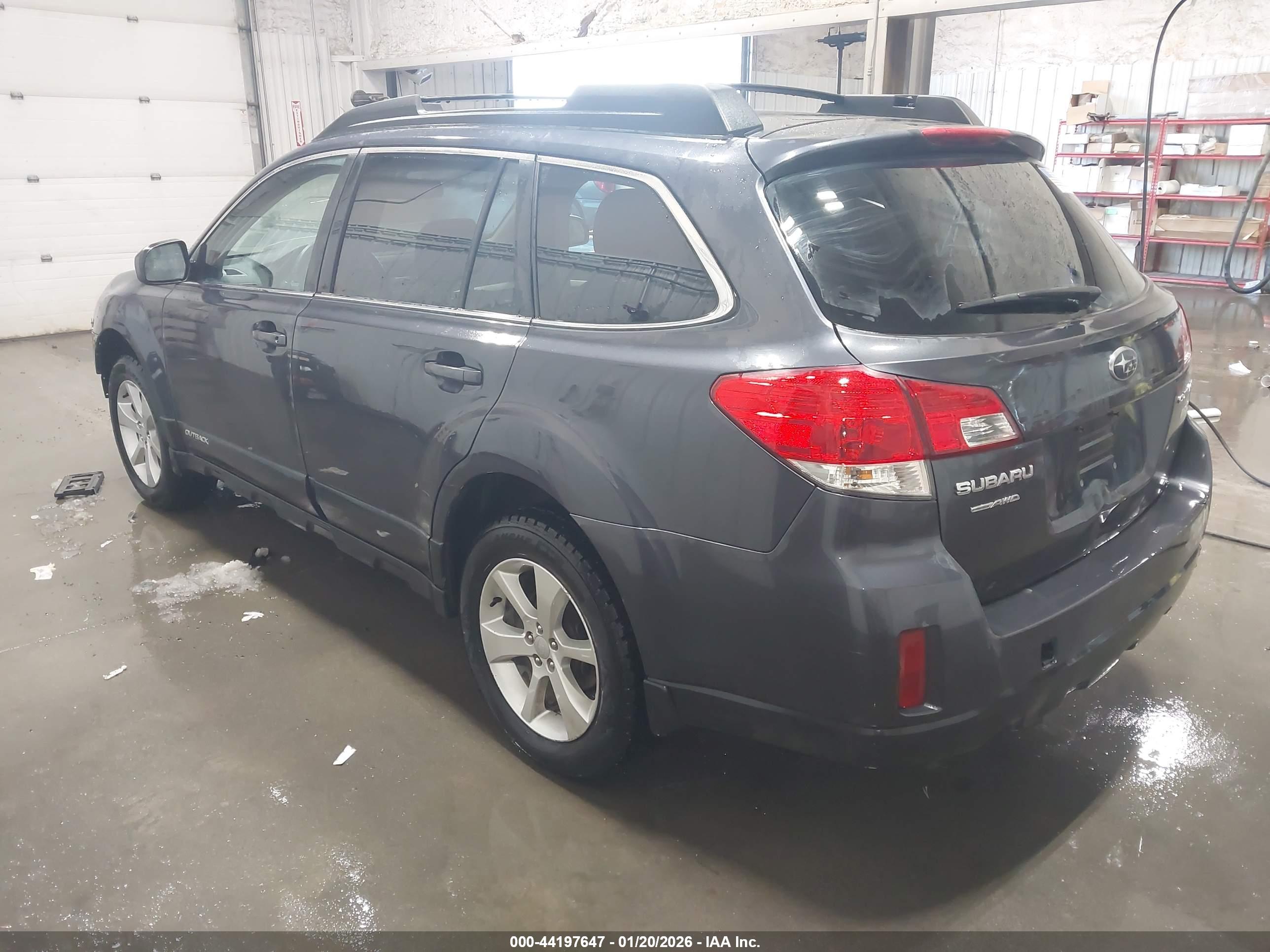 SUBARU OUTBACK image 3