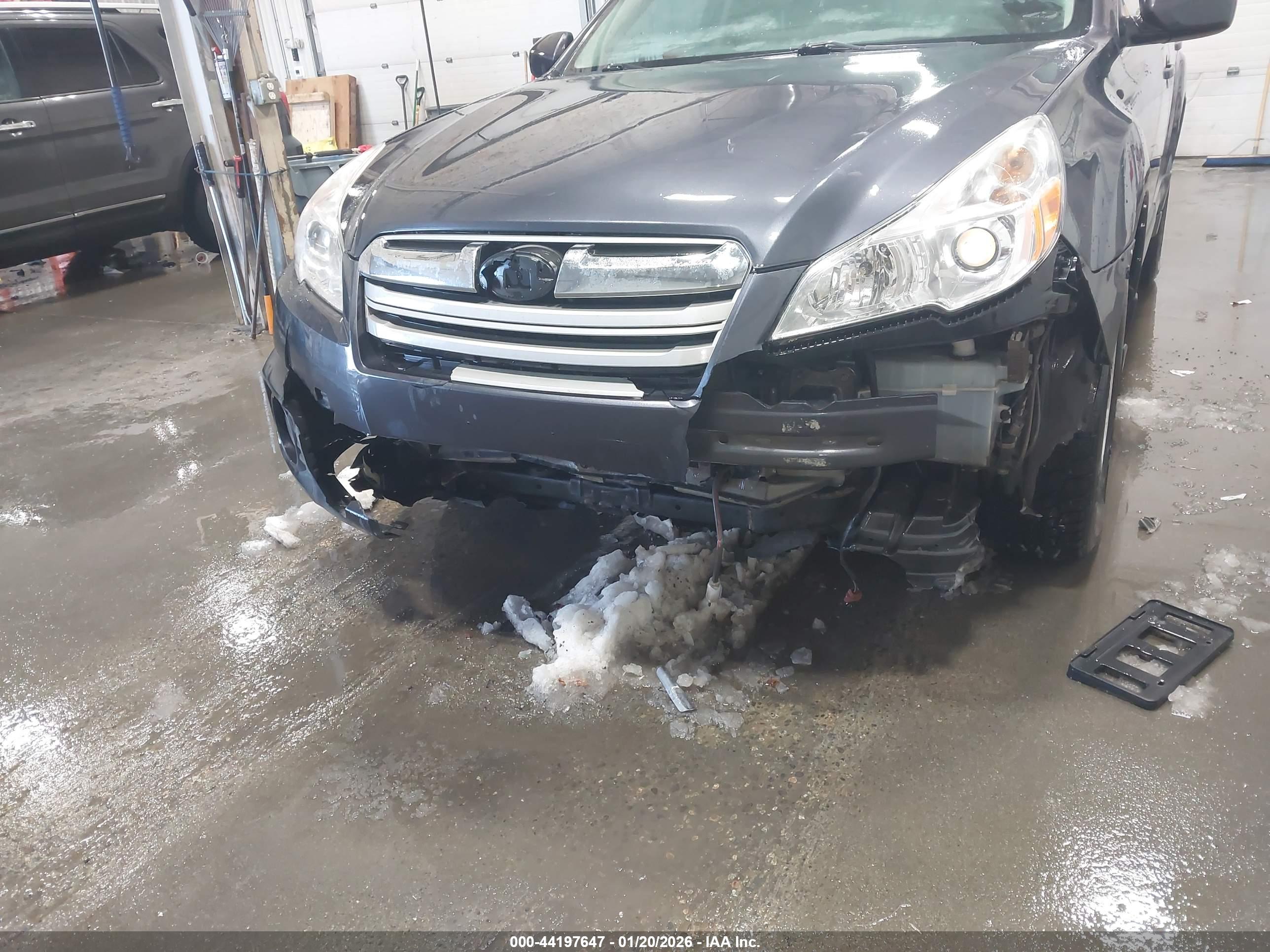 SUBARU OUTBACK image 6