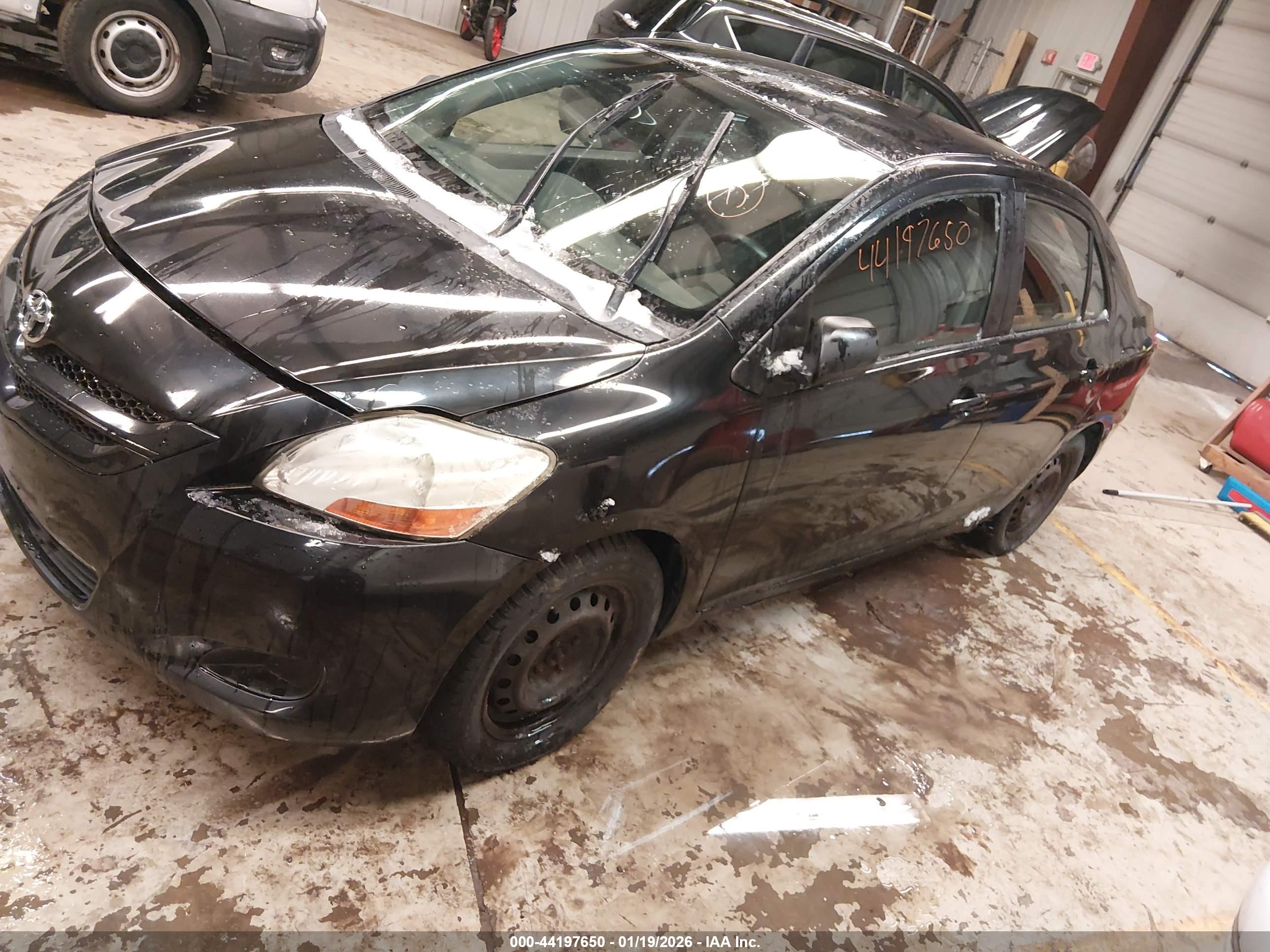 TOYOTA YARIS image 2