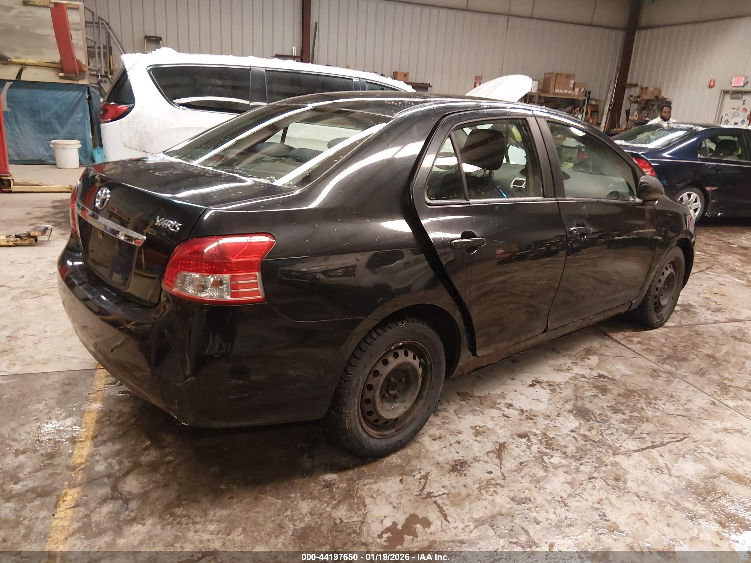 TOYOTA YARIS image 4