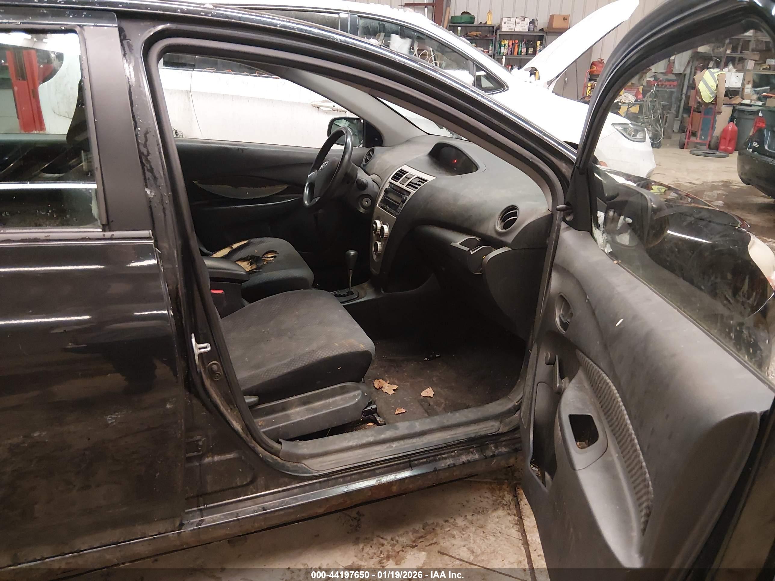 TOYOTA YARIS image 5