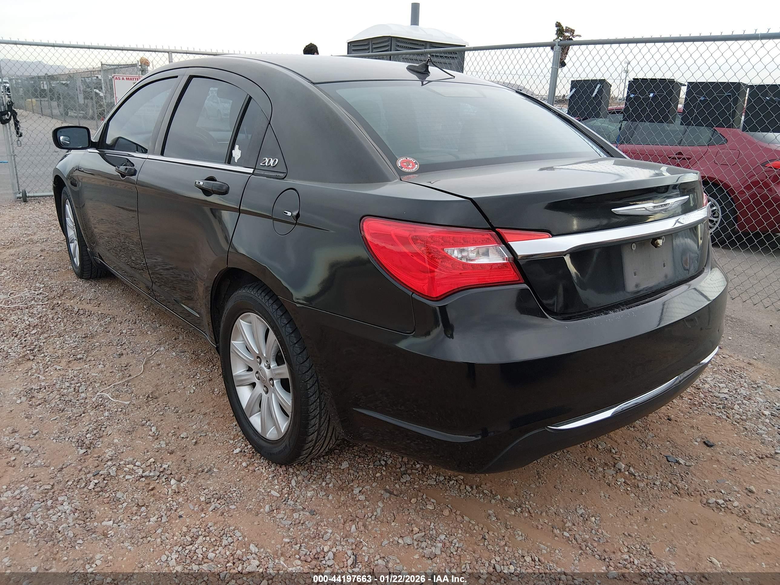 CHRYSLER 200 image 3