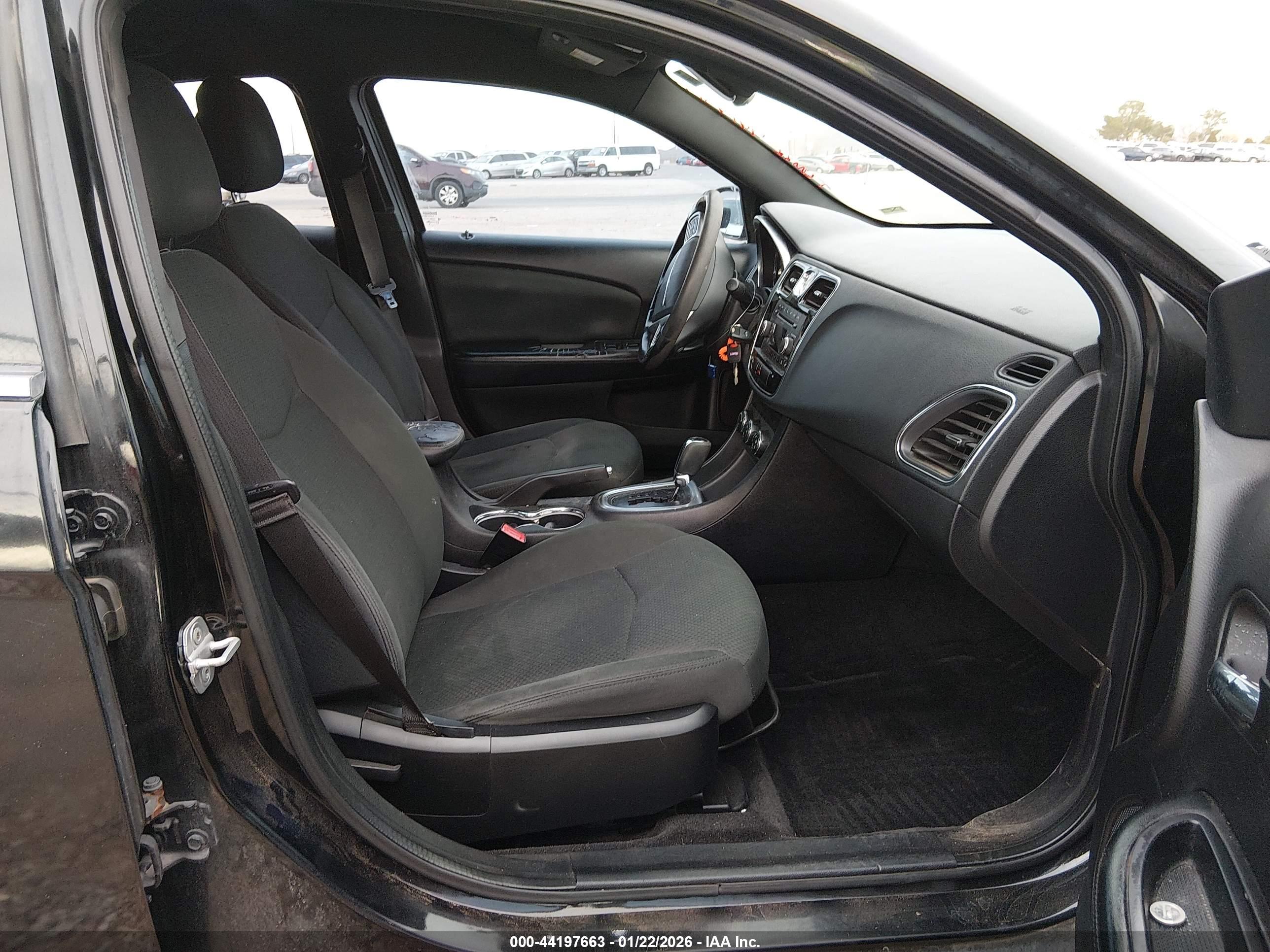 CHRYSLER 200 image 5