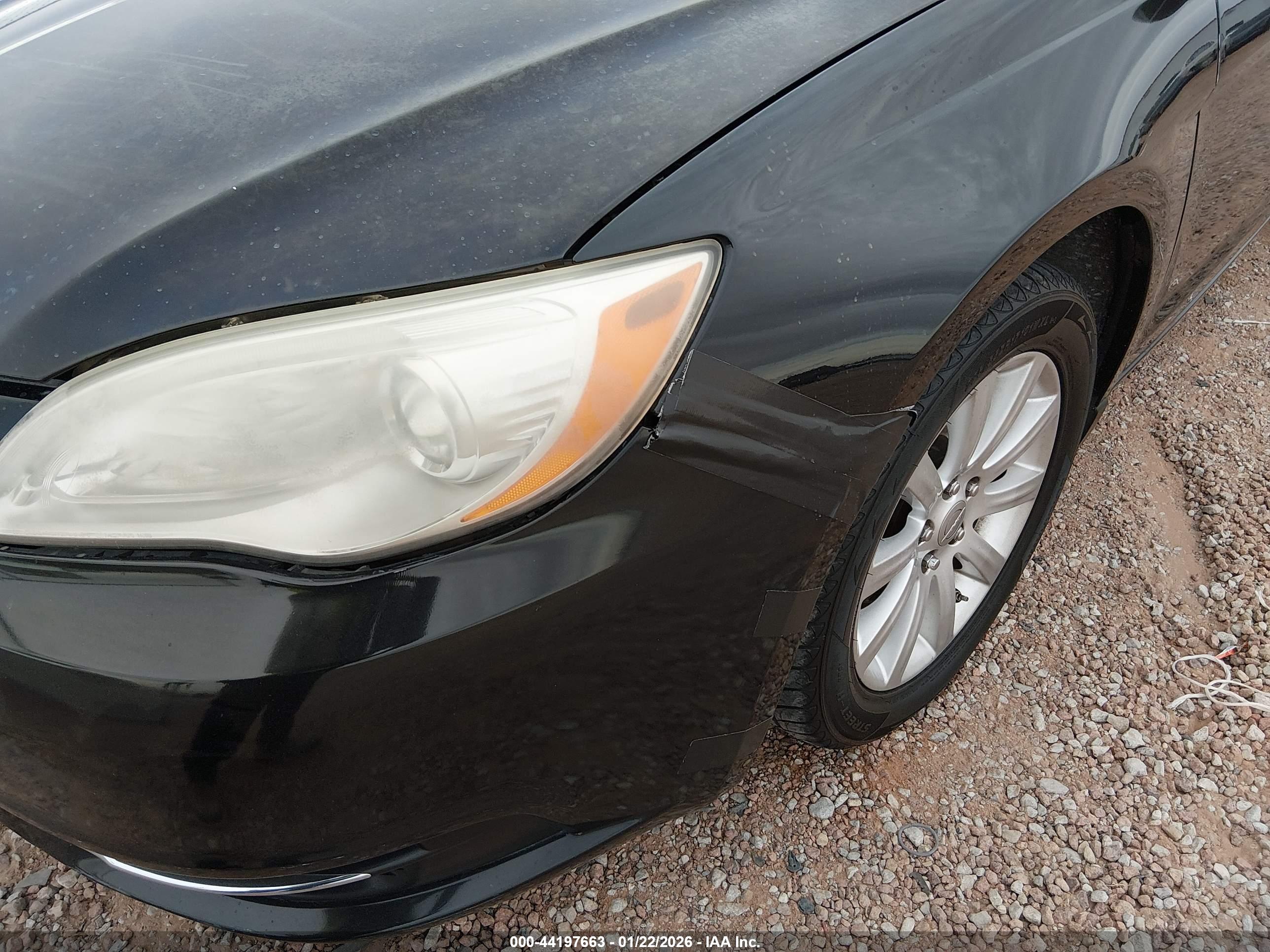 CHRYSLER 200 image 6