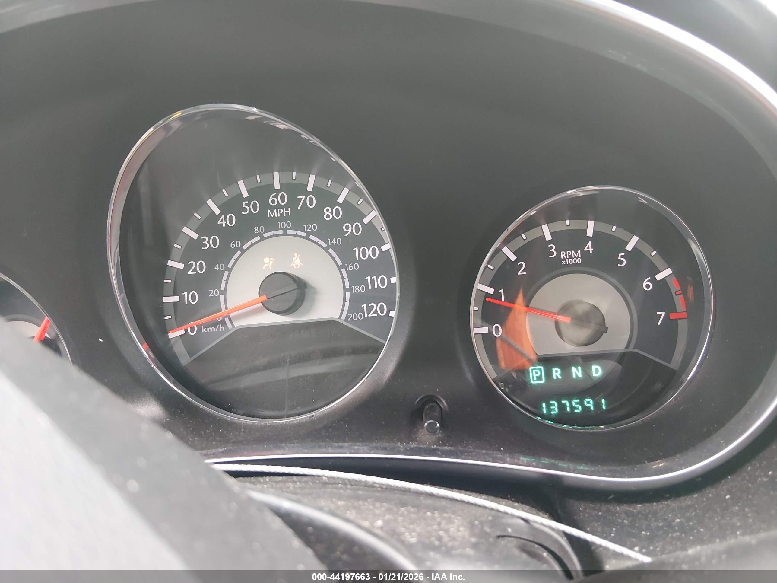 CHRYSLER 200 image 7