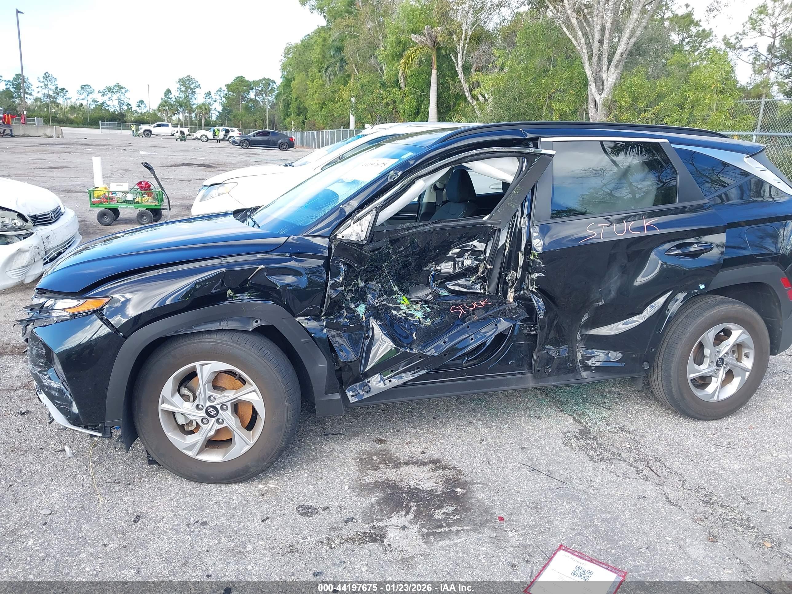 HYUNDAI TUCSON image 6