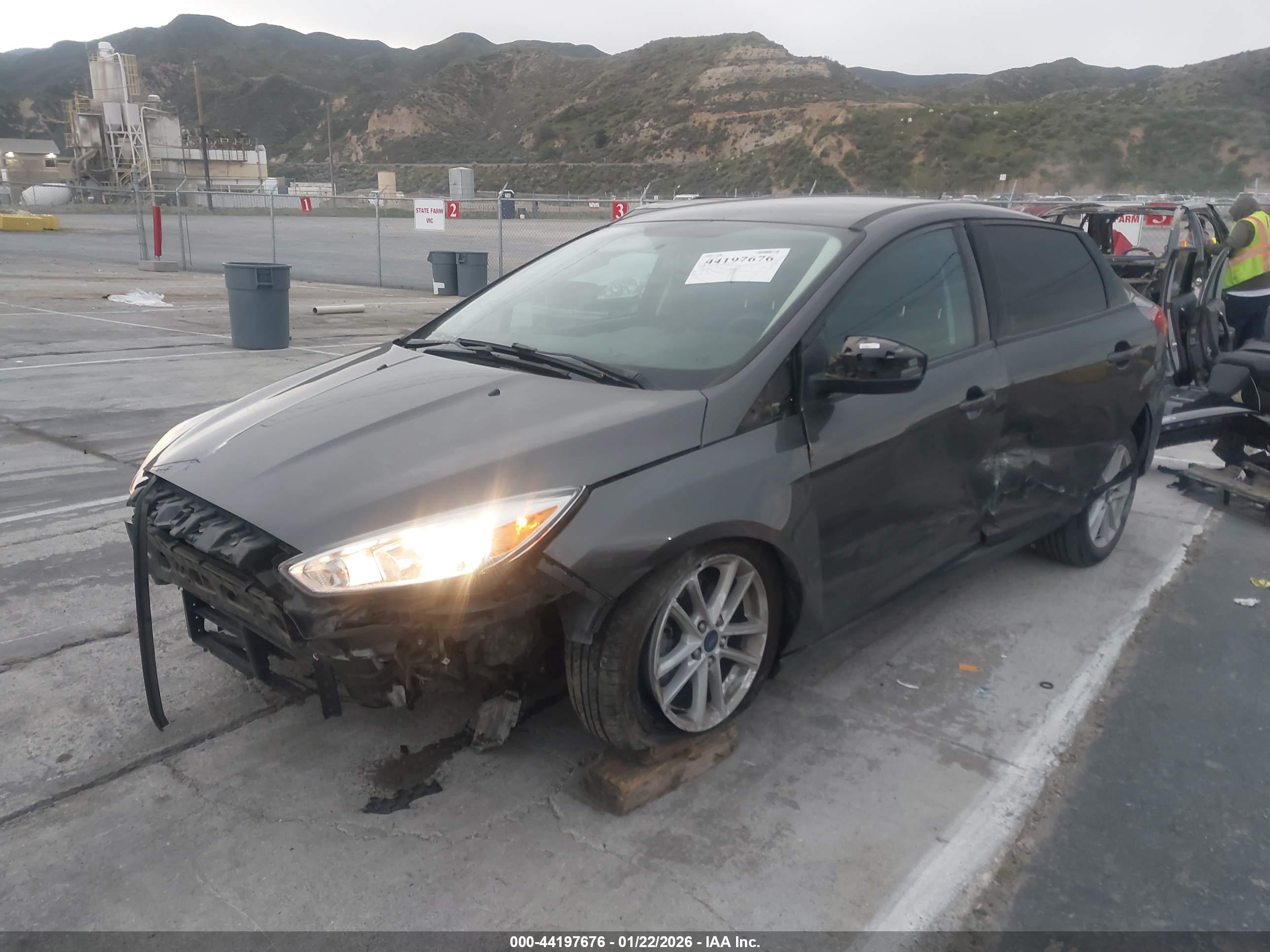 FORD FOCUS image 2