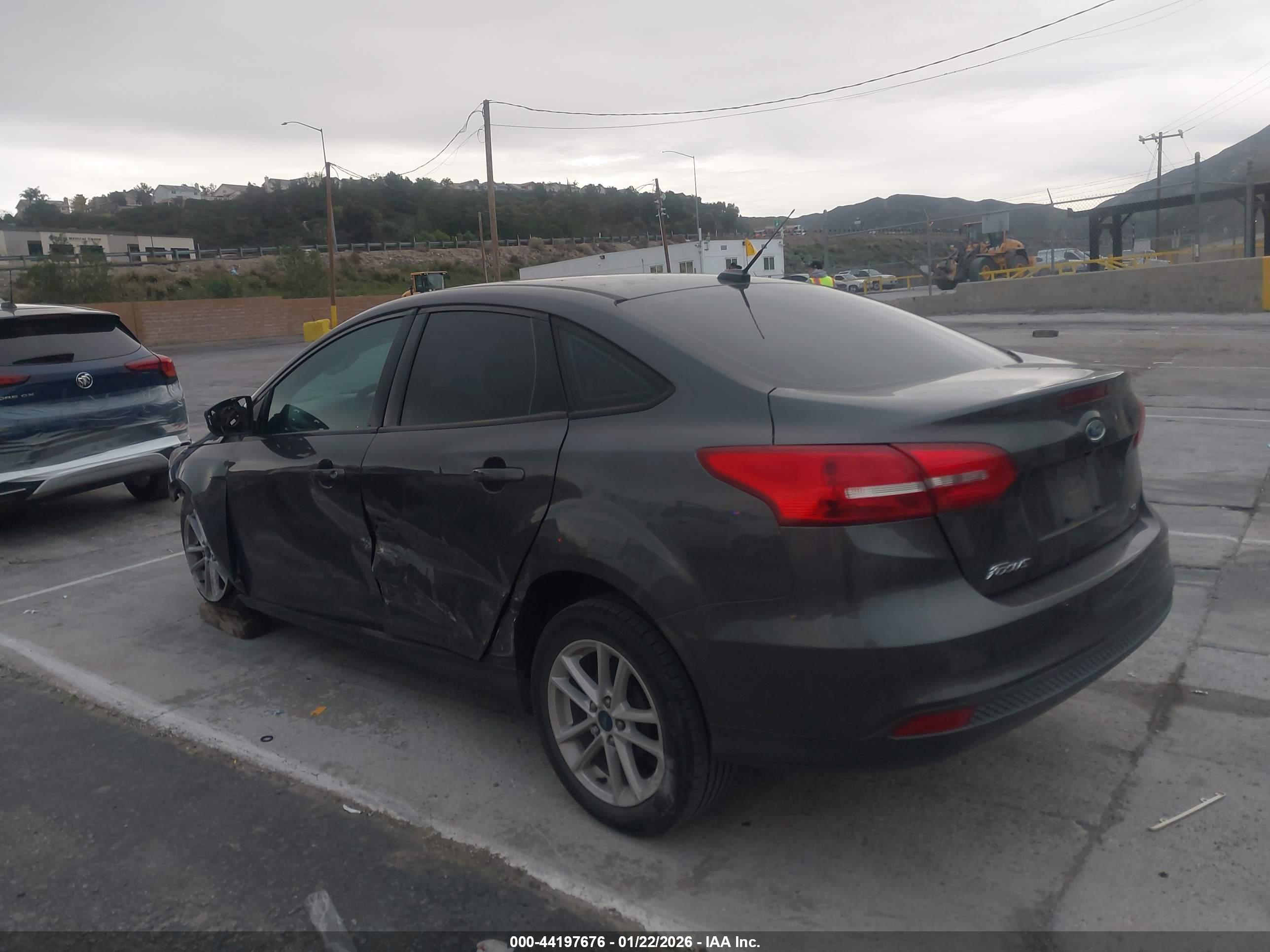 FORD FOCUS image 3